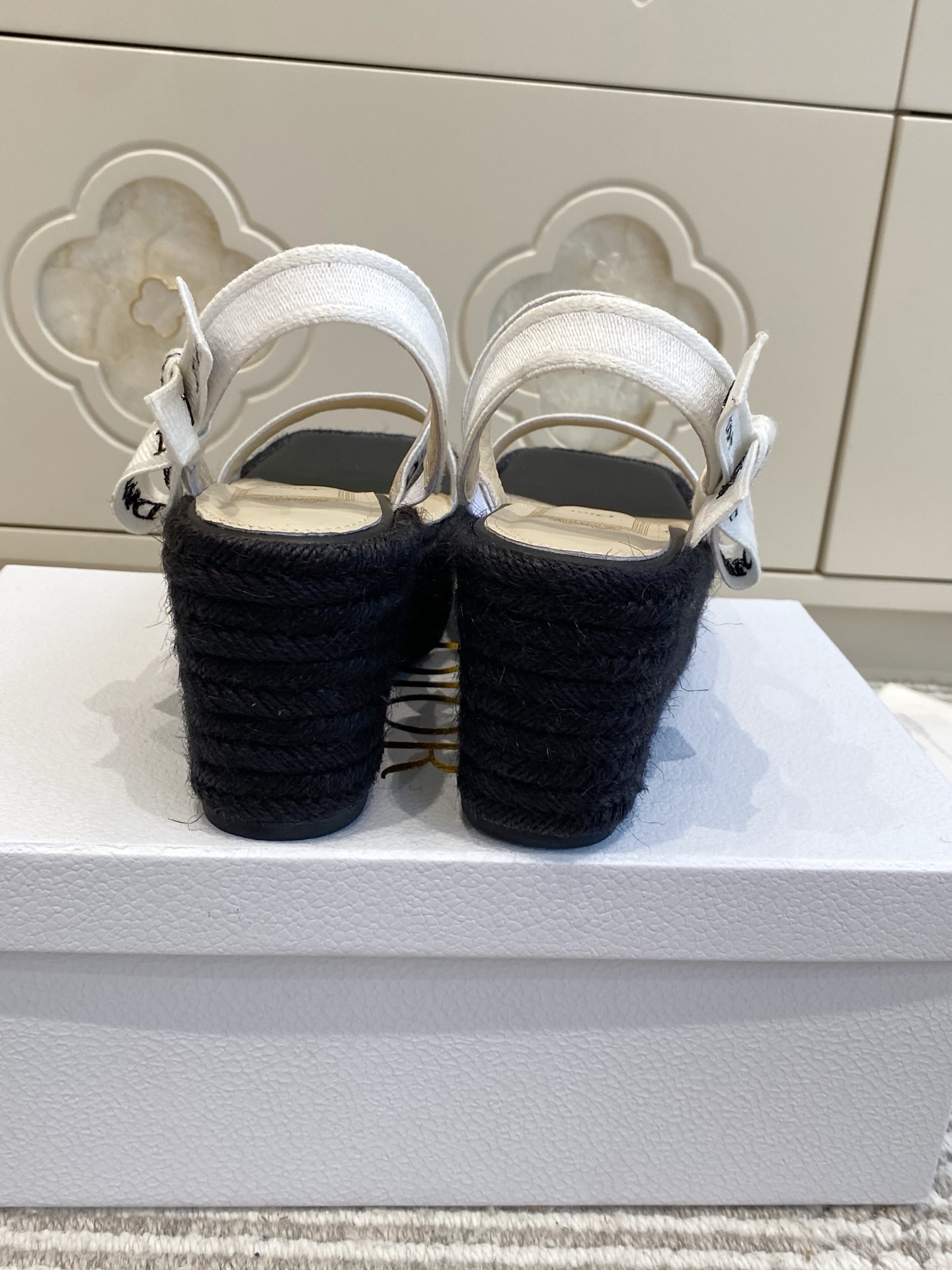 디올 더블 스트랩 웨지힐 샌들 상세 이미지 8