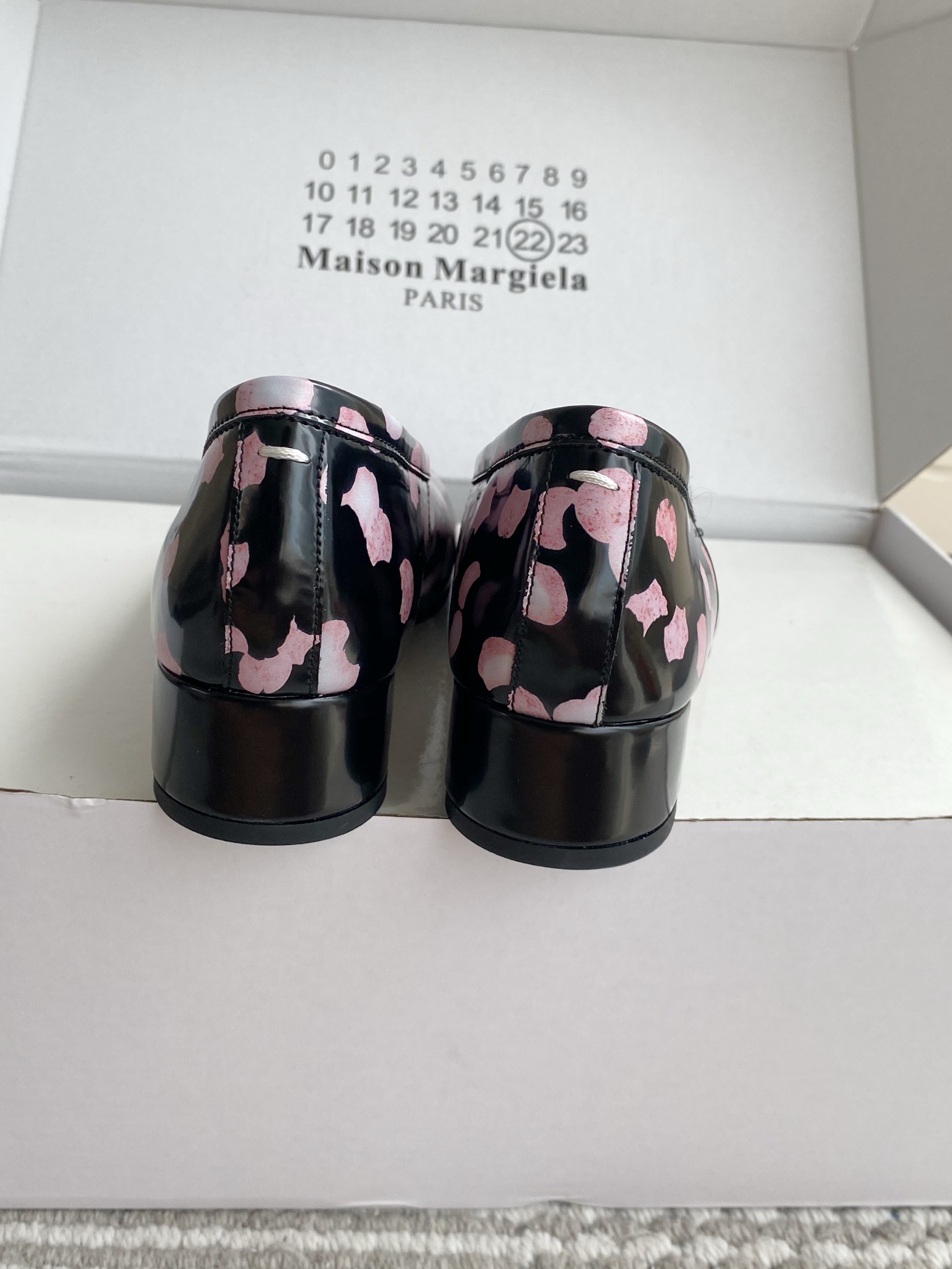마르지엘라 체리블라썸 프린트 타비 스플릿토 오픈백 샌들 134445 이미지 8