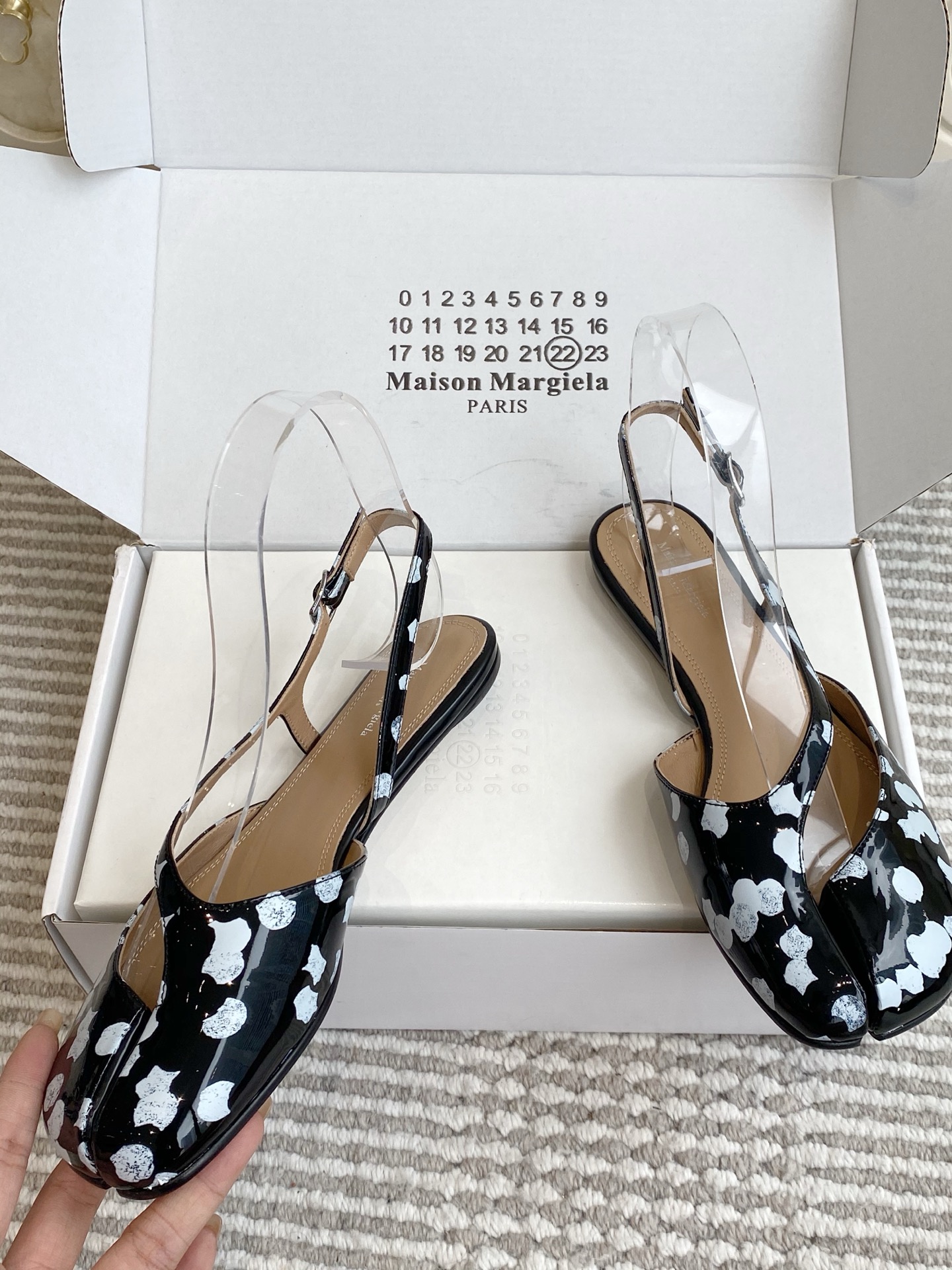 마르지엘라 벚꽃 무늬 다비 스플릿 토 샌들 134444 이미지 2