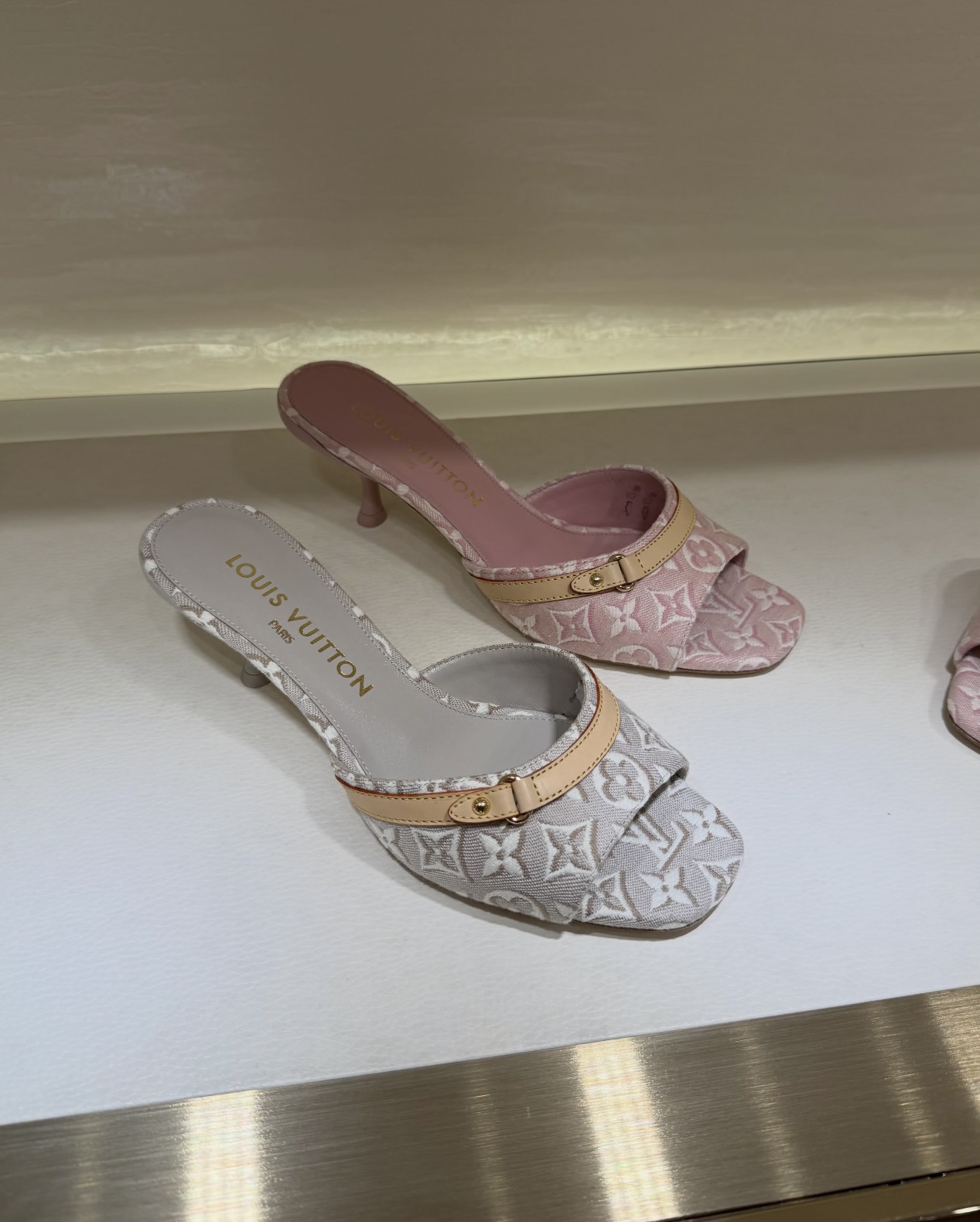 NO:957211,cabinet picture,high heels slippers,high heels,slippers19860909柜图,高跟鞋拖鞋,high heels,slippers,Women's Shoes