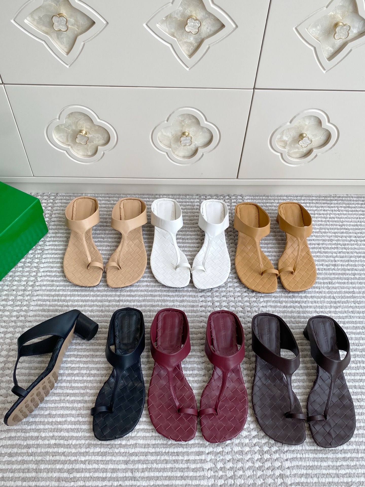 NO:956831,BV·woven·flip-flops, split-toe shoes, bottega veneta19860909BV·编织·夹趾凉拖,分趾鞋,bottega veneta,Women's Shoes