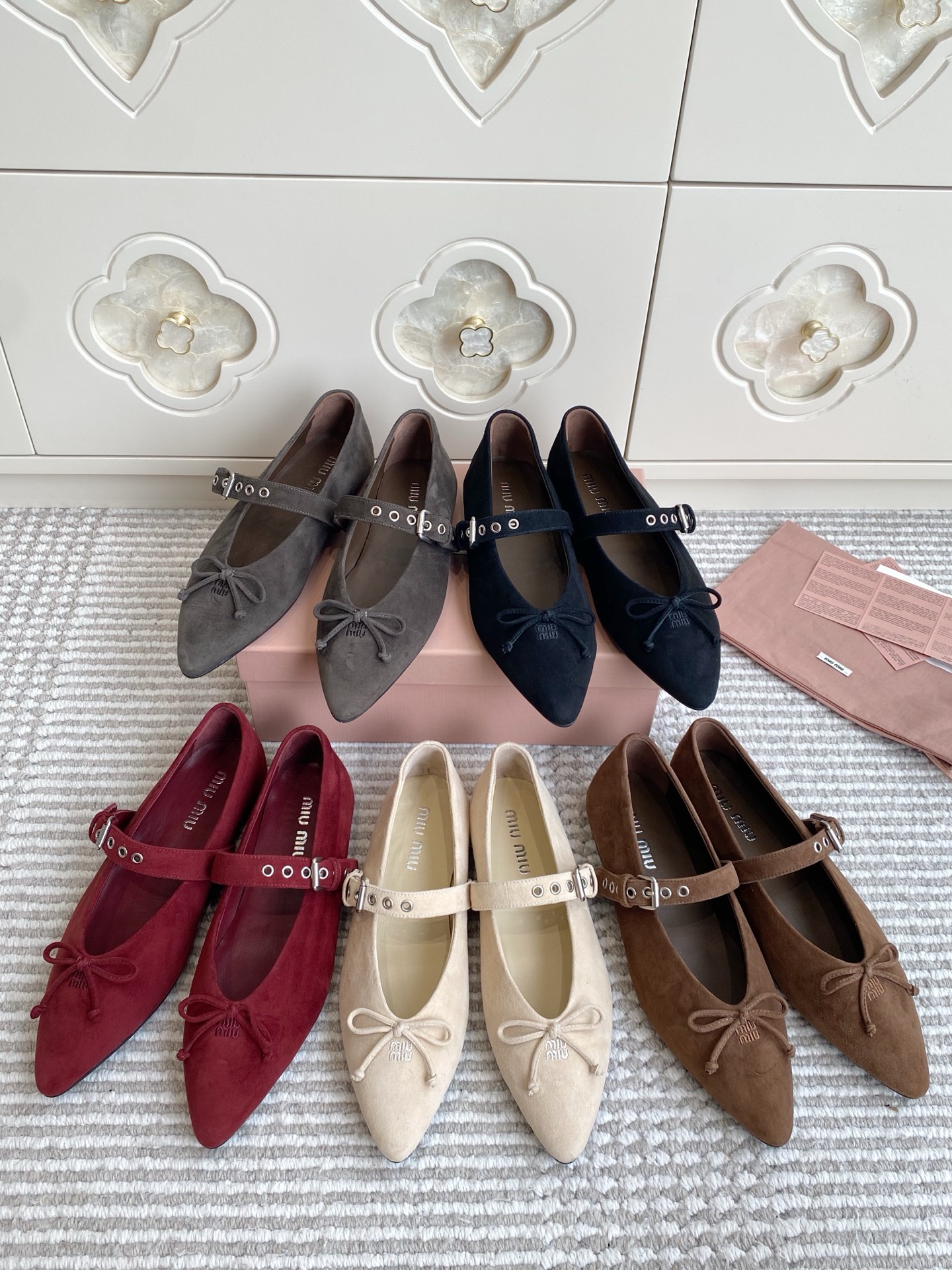 NO:956929,Miu Miu suede pointed bow mary jane, single shoes, miumiu, mary jane, chamois leather19860909Miu Miu麂皮尖头蝴蝶结玛丽珍,单鞋,miumiu,mary jane,chamois leather,Women's Shoes