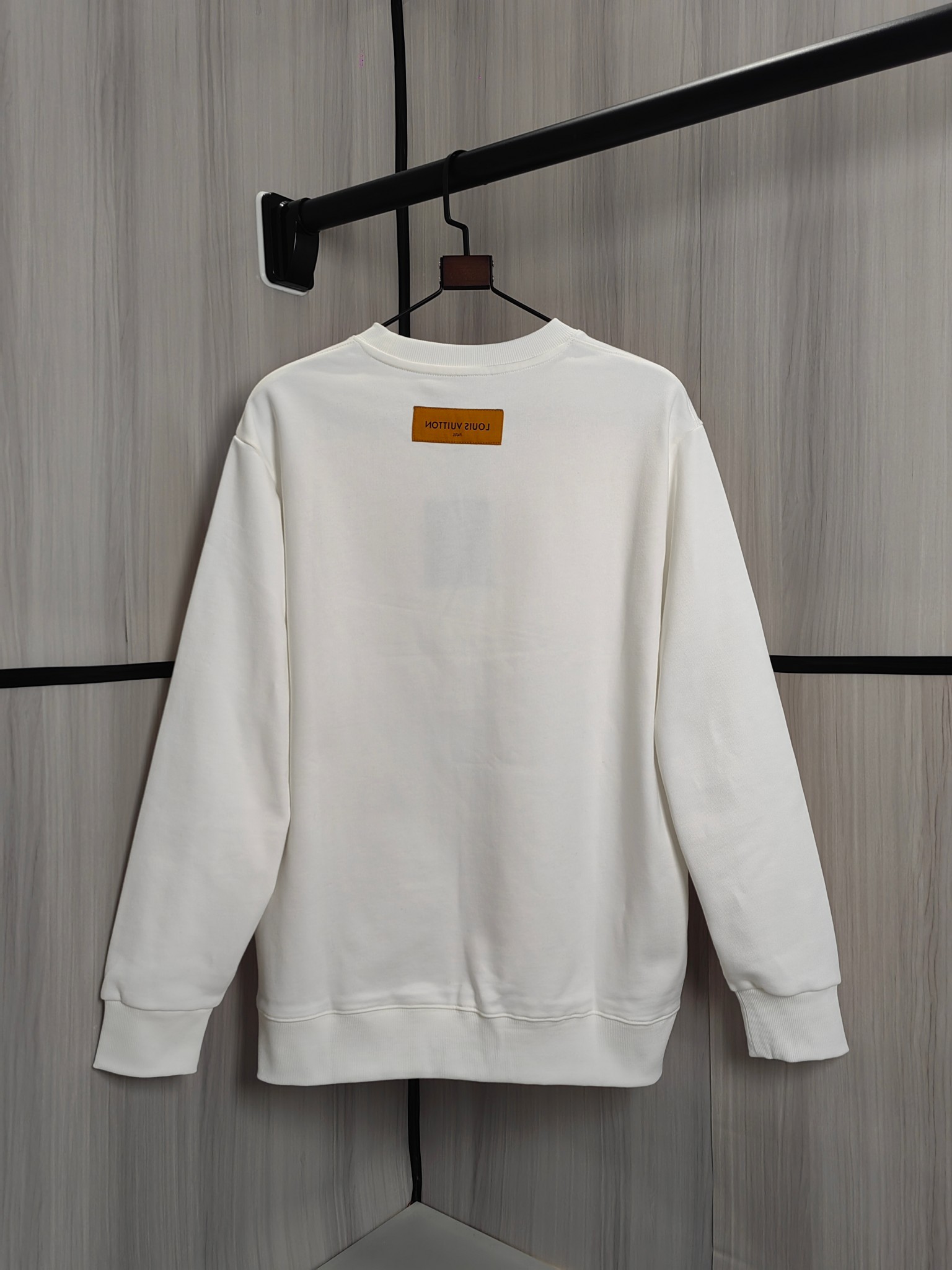 LV 円领卫衣 - 420克精棉素材・男女共用・前绣花デザイン