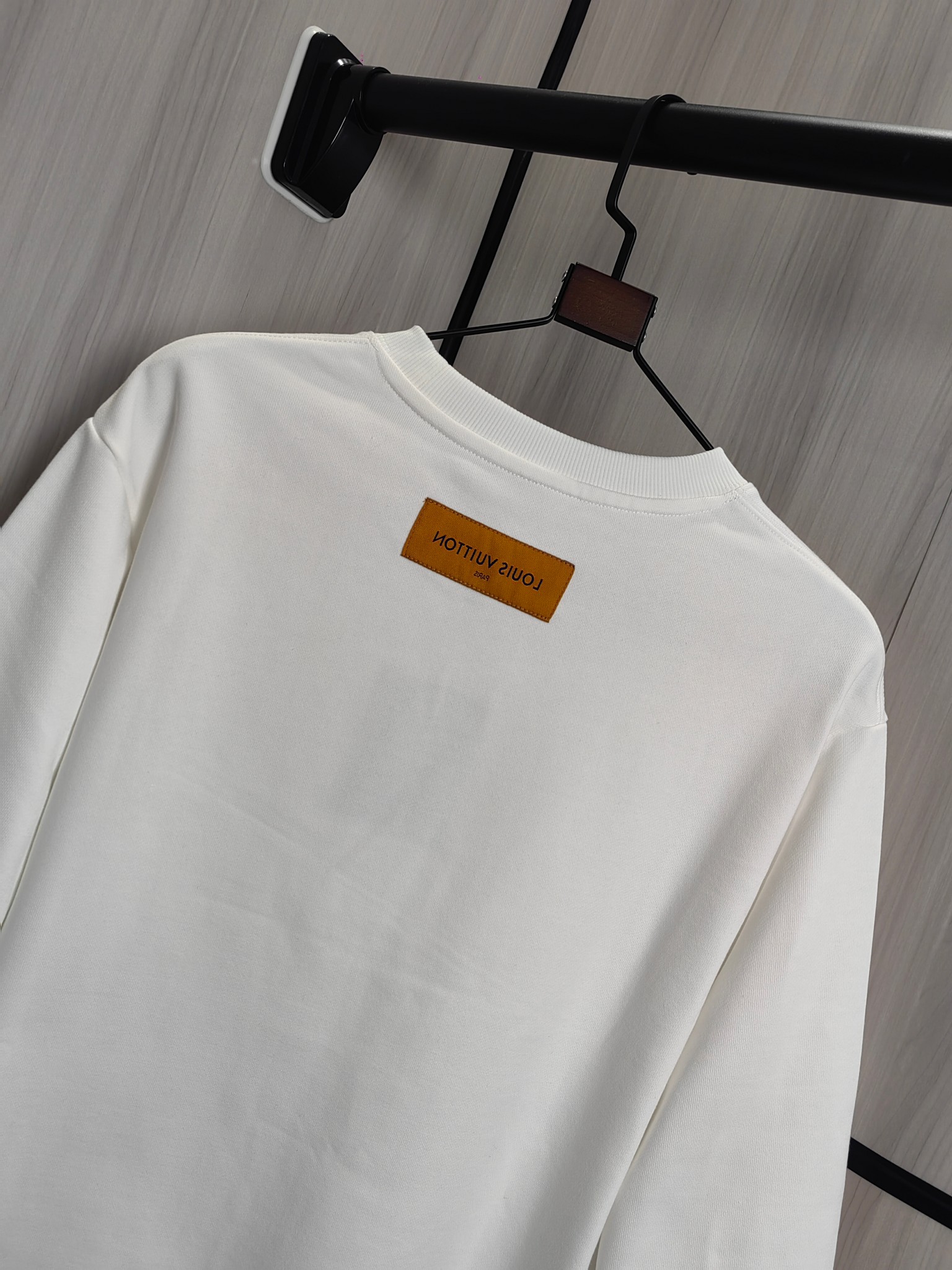 LV 円领卫衣 - 420克精棉素材・男女共用・前绣花デザイン