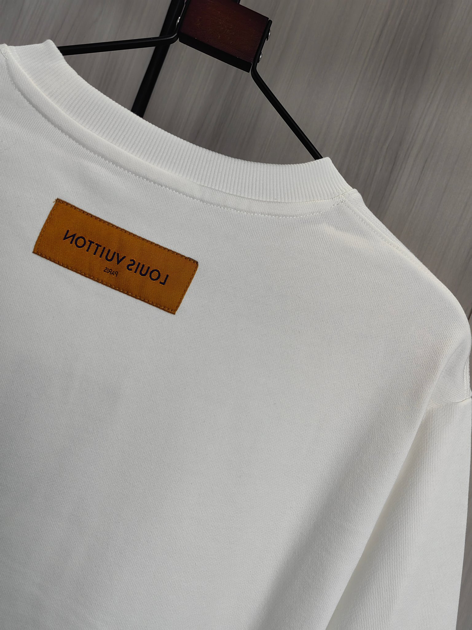 LV 円领卫衣 - 420克精棉素材・男女共用・前绣花デザイン