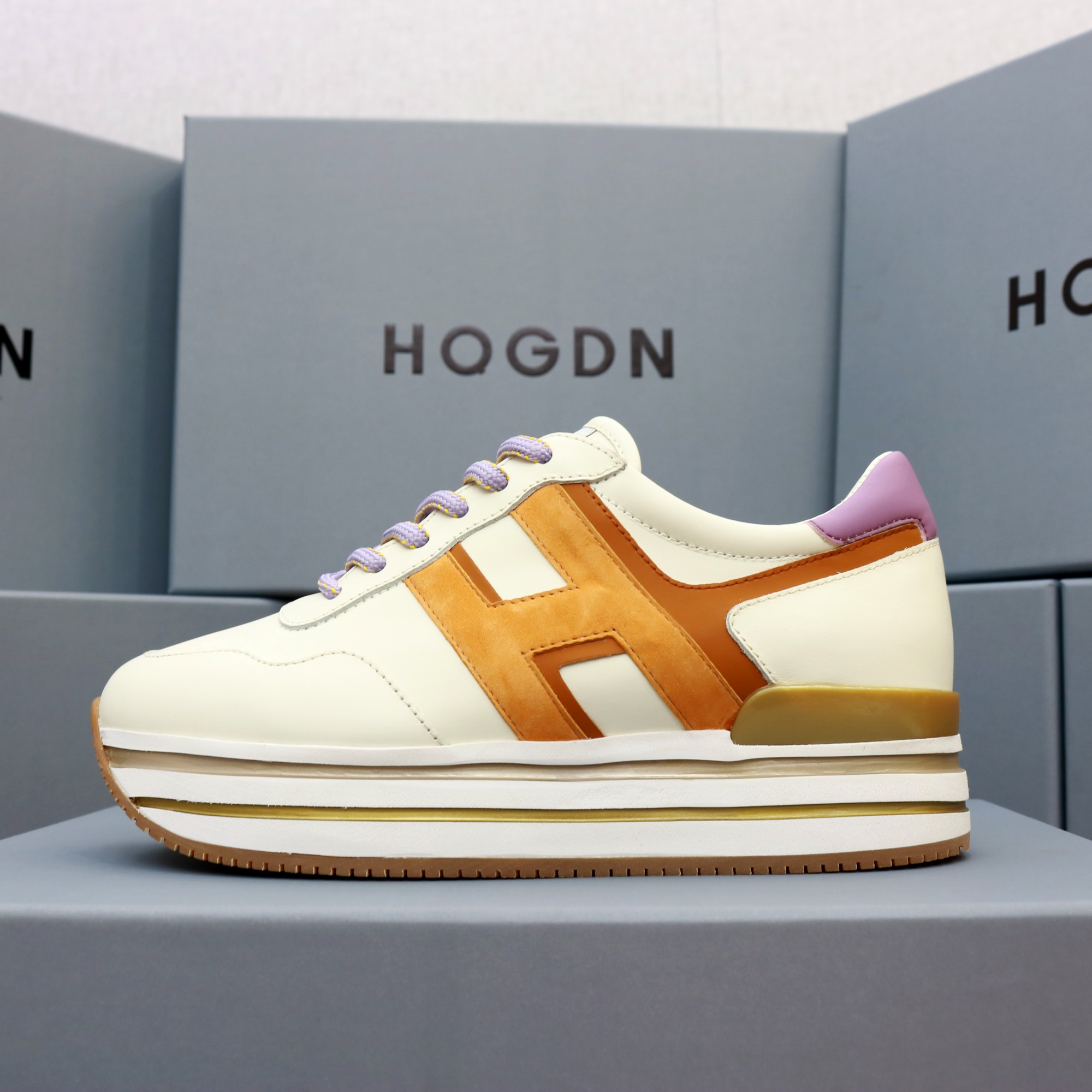 NO:236913,HQGDNMIDI Series [Exclusive] The fabric is made of imported matte cowhide, metal leather, patent leather, inner lining, ultra-light and super soft mold opening 1.1 Comfortable foaming water table, rubber wear-resistant sole sheet, multiple pure hand-made combinations. Height: 4CM water table 1.5CM insole Size: 34-39 positive size, casual shoes/sports shoes, sneakers, cowhide19860909HQGDNMIDI 系列 【独家】  面料采用进口哑光牛皮,金属皮,漆皮,内里采用牛皮里,超轻超软开模 1.1 舒适发泡水台,橡胶耐磨鞋底片,多重纯手工组合. 高度 : 4CM 水台 1.5CM 鞋垫  码数 : 34-39 正码,休闲鞋/运动鞋,sneakers,cowhide,Women's Shoes