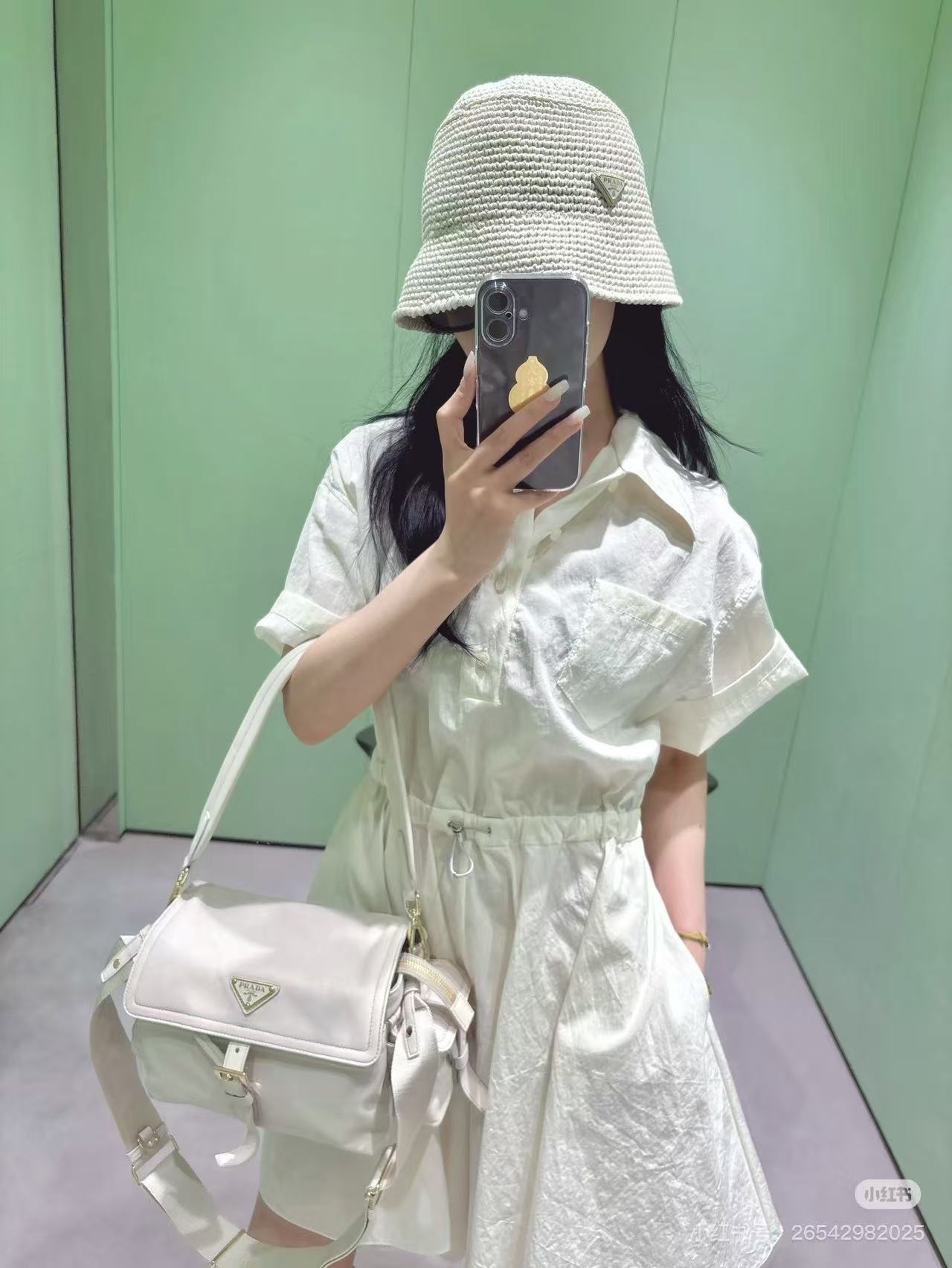 NO:801291,The new spring and summer 26 shirt dress directly welds the 'effortless sense of luxury' to the body. It uses high-count breathable fabrics with a delicate texture. The milky white tone is gentle and white, and the upper body is refreshing and not sweaty. It is perfectly suitable for all scenes in spring and summer. The classic shirt collar design is neat and intellectual. The half-front style is casual and lazy. It can be worn in formal occasions to open up the aura. The waist drawstring design is the soul of the entire skirt!  Optimize your body proportions in one second, hide your muscles and look slimmer, easily create a high waistline, and perfectly control your pear-shaped figure. SmL, skirts, shirts, ready for sale.1986090926春夏新款 衬衫式连衣裙,直接把「不费力的高级感」焊在了身上甄选高支透气面料,自带细腻肌理感,奶白色调温柔又显白,上身清爽不闷汗,完美适配春夏的所有场景.经典衬衫领设计,利落又知性,半开襟穿法随性慵懒,正式场合扣满穿也气场全开.腰部抽绳收腰设计,是整条裙子的灵魂！一秒优化身材比例,藏肉显瘦,轻松打造高腰线,梨形身材也能完美驾驭.现货出售smL,,skirts,shirts,,Women's clothing