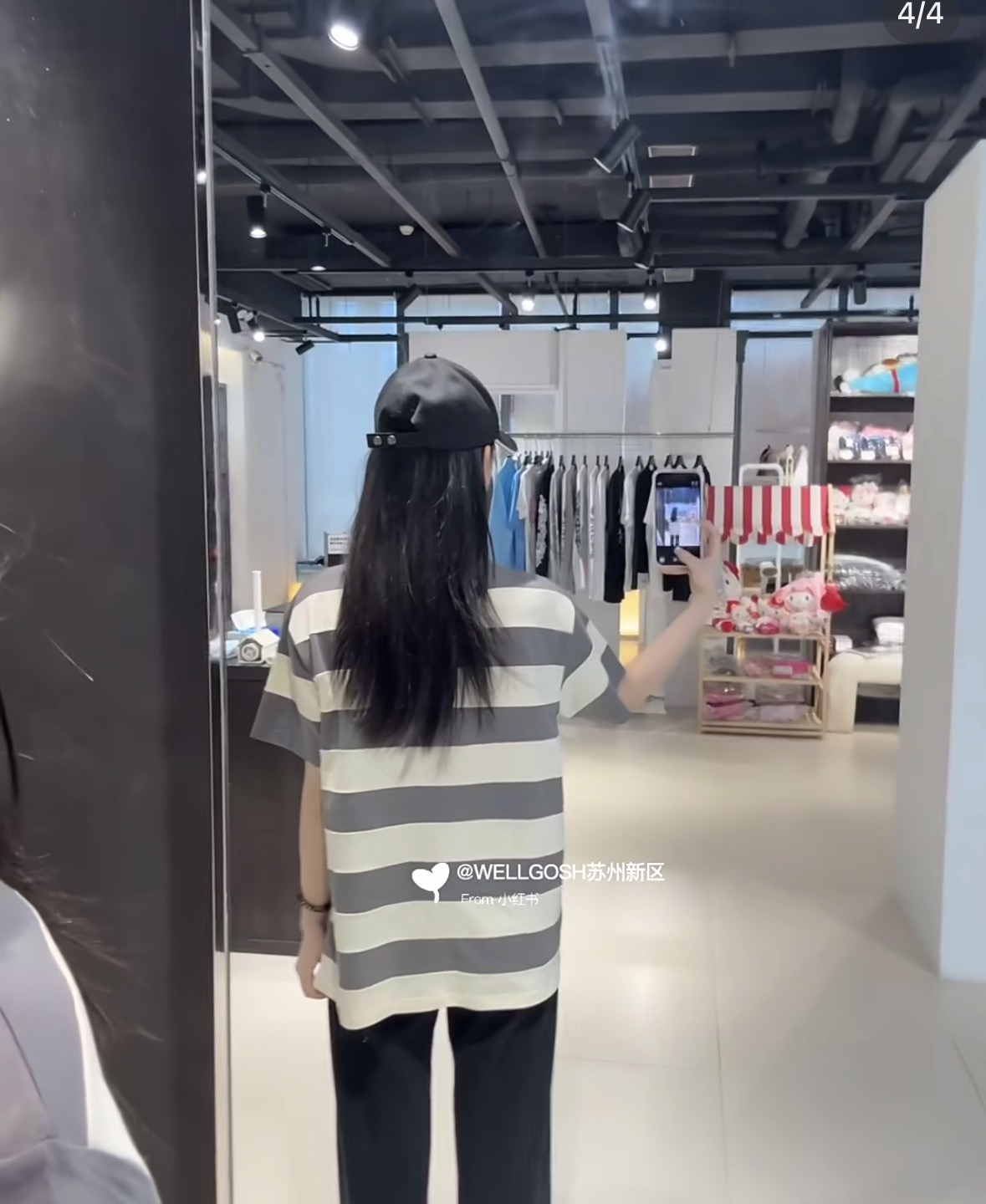 미우미우 봄여름 드롭 숄더 여성 반팔 티셔츠 상세 이미지 4