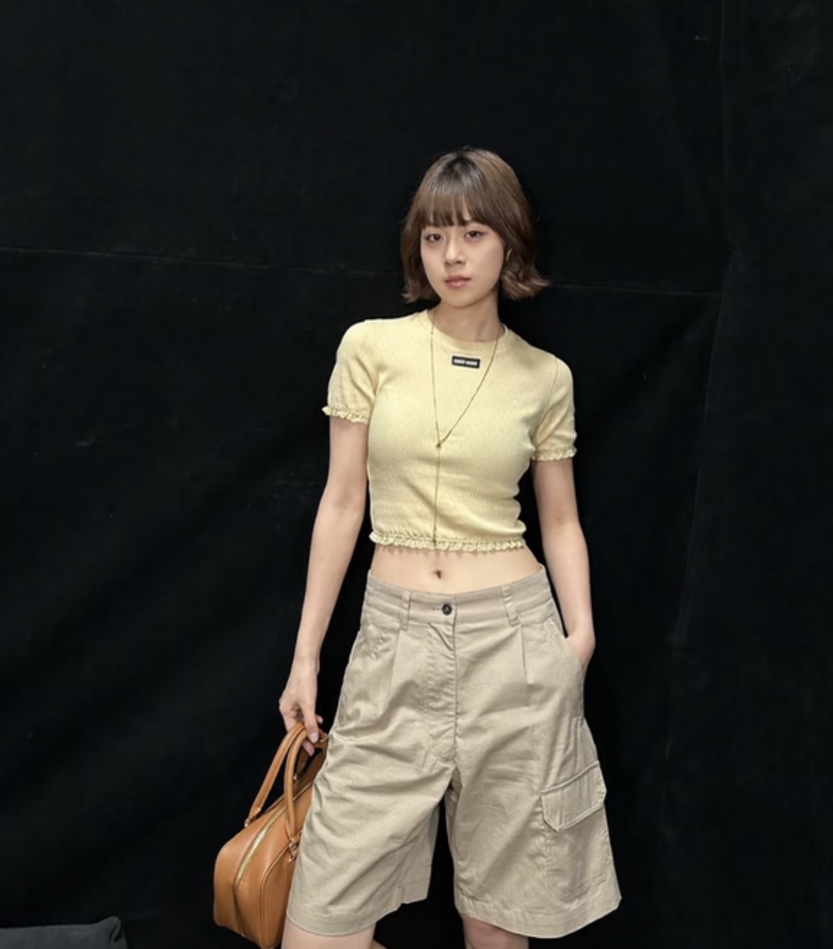 NO:804758,Miu has mastered the sweet and cool sense of relaxation with this khaki plaid hooded jacket, which directly adds a sense of luxury to spring and summer outfits!  Low saturation milk tea khaki color + fine plaid texture, gentle and noble, yellow skin looks great when worn, half zipper hooded design with soft light filter + milky white drawstring, sweet and cool feeling can be filled directly, it can be salty or sweet!  The three-dimensional embroidery logo of the same color on the chest is low-key and luxurious, and the details are directly full. You can see the texture of the counter at a glance. Ready for sale smL,, miumiu, hats,19860909Miu把甜酷松弛感玩明白了这件卡其格纹连帽冲锋衣,直接把春夏穿搭的高级感拉满！低饱和奶茶卡其色+细格纹肌理,温柔又显贵,黄皮穿巨显白,自带柔光滤镜半拉链连帽设计+奶白抽绳,甜酷感直接拉满,可盐可甜！ 胸口同色系立体刺绣Logo,低调中透着奢华,细节感直接拉满,一眼就是专柜质感.现货出售 smL,,miumiu,hats,,Women's clothing