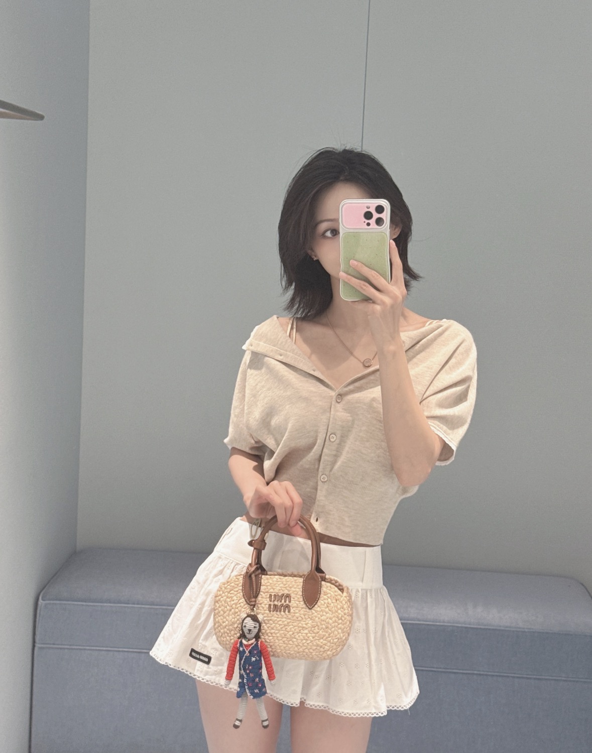 미우미우 화이트 자수 플리츠 미니스커트 상세 이미지 2