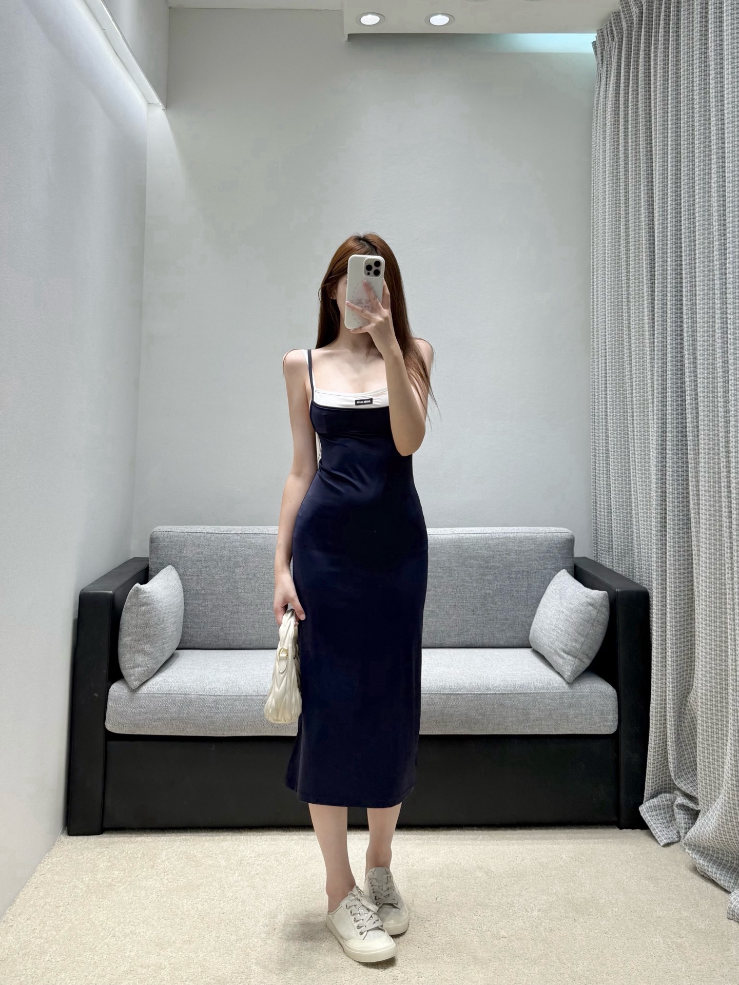 NO:909295,Skirt Miu** contrast color series replica dress and vest from the same series  Classic color matching aesthetics, navy contrasting with white edges outlines the tone of a French girl. The delicate icy knitted fabric is smooth and skin-friendly, with a soft drape. The double-layer spaghetti straps modify the shoulder and neck lines, and the small brand mark on the neckline is a low-key finishing touch. The slim and short version is just right.  The waistline is cinched at all times. Wear it alone to imitate the refreshing atmosphere of the girl group. It can be matched with the skirts and dresses of the same series. It has a retro college feel. It can be worn inside or outside in spring and summer to show a noble look. Ready for sale smL,, miumiu, skirts,19860909裙子 Miu**系撞色系列 复刻同系列连衣裙跟背心 经典配色美学,藏青撞白边勾勒法式少女基调.细腻冰感针织面料顺滑亲肤,自带柔和垂坠度,双层细肩带修饰肩颈线条,领口品牌小标低调点睛.修身短款版型恰到好处收束腰线,单穿复刻女团清爽氛围,和同系列半裙、连衣裙随心成套,复古学院感拉满,春夏内搭外穿皆显贵气.现货出售smL,,miumiu,skirts,,Women's clothing