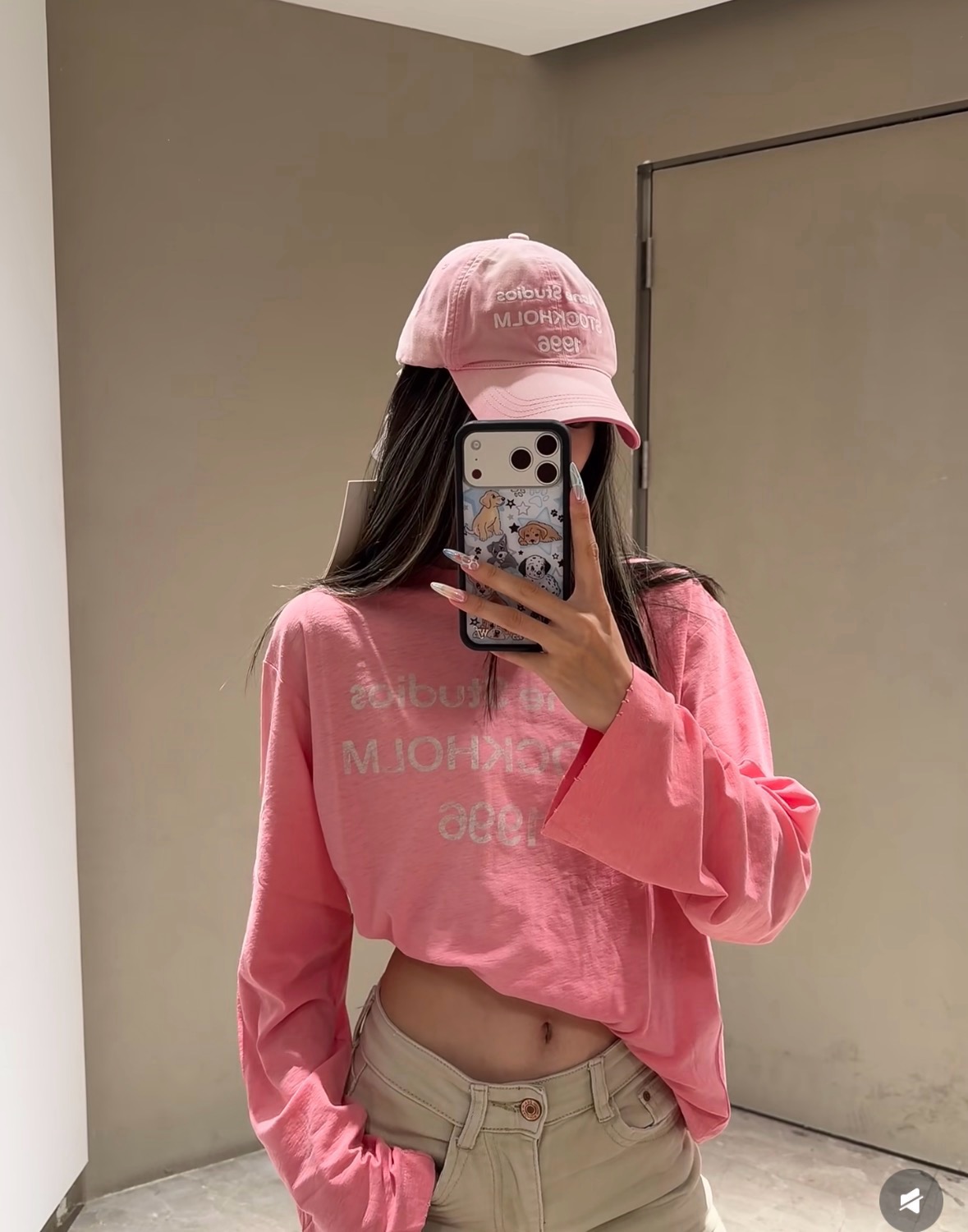 NO:912068,Acn* 26ss spring and summer new peach pink old 1996 logo printed long-sleeved T-shirt丨Exclusively developed by yb!  Top quality production!  Yellow and white skins can be washed directly. The distressed washed cotton feels soft and fufu, and it is very comfortable to wear close to the body. The loose fit is super friendly to all body types, and it looks good when tucked into the corners of clothes. The 1996 letter print on the chest is low-key and recognizable. When paired with jeans and overalls, you can unlock the American retro or Nordic minimalist style with one click. Just put it on when you go out in spring and summer, good news for lazy people!  Ready for sale S/M/L,,jeans,tees,t-shirt,19860909Acn* 26ss春夏新款 蜜桃粉 做旧1996 logo印花长袖T恤丨独家yb开发！顶级高版出品！黄皮白皮都能直接冲.做旧水洗棉摸起来软fufu的,贴身穿巨舒服,宽松版型对各种身材都超友好,随便塞衣角都好看.胸前的1996字母印花低调又有辨识度,搭配牛仔裤、工装裤都能一键解锁美式复古或北欧极简风,春夏出门套上就走,懒人福音！现货发售S/M/L,,jeans,tees，t-shirt,,Women's clothing