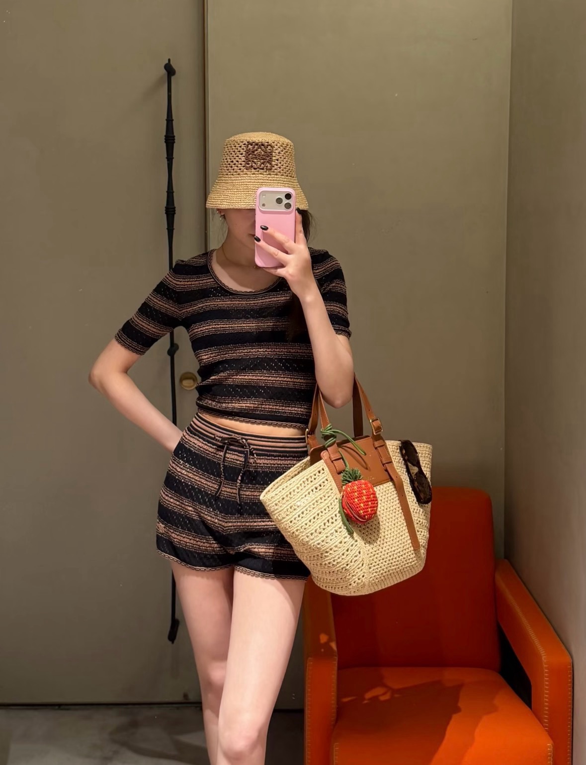 NO:912111,Tops and pants  New spring and summer 26 contrasting striped knitted suit, dark and light brown and black mixed with French exquisite style. The hollow texture has its own fine shimmering silk, which is faintly shining under soft light. The round neck and hem are matched with wavy lace, with gentle and elegant details. The short top optimizes the waistline and is of the same color.  The high-waisted shorts neatly close the hips, eliminating the worry of matching when worn as a set. The soft and breathable knitted fabric fits the body shape and is suitable for commuting, dating or leisure travel. It has a light and luxurious retro atmosphere, and can easily be worn to create an elegant and feminine temperament. Ready in stock smL,, shorts,19860909上衣裤子 26春夏新品撞色条纹针织套装,深浅棕黑交织糅合法式精致格调.镂空织纹自带细碎闪丝,柔光下隐约莹亮,圆领与衣摆搭配波浪花边,细节温婉考究.短款上衣优化腰线,同色系高腰短裤利落收胯,成套穿搭省去搭配烦恼.软糯透气针织面料贴合身形,通勤、约会或休闲出行都适配,轻奢复古氛围感,轻松穿出优雅小女人气质.现货smL,,shorts,,Women's clothing