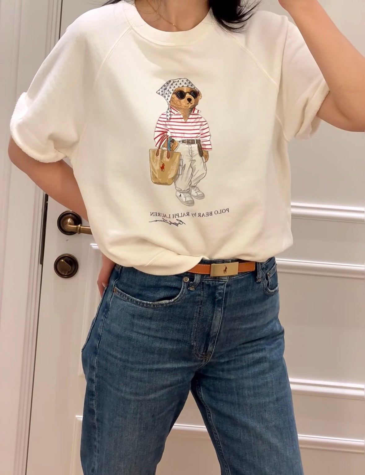 NO:924092,26 new spring and summer short sleeves  The bear short-sleeved sweatshirt with its own American retro filter has a soft off-white color that is gentle and healing. There is a playful POLO bear print on the chest, with a casual and fashionable feel hidden in the details. The soft and waxy terry fabric is breathable and skin-friendly, with dropped shoulders and curled short-sleeve design, upper  The body is lazy and does not care about the figure. It is suitable for daily wear with jeans and sweatpants, and it is easy to wear it to create a relaxed and age-reducing street atmosphere. Ready for sale sml, hoodie, sweatshirts, jeans, T-shirt,1986090926春夏新品短袖 自带美式复古滤镜的小熊短袖卫衣,软乎乎的米白色调温柔又治愈.胸前是俏皮的POLO熊印花,细节里藏着随性时髦感.软糯的毛圈面料透气亲肤,落肩+卷边短袖设计,上身慵懒不挑身材.日常搭牛仔裤、运动裤都合适,轻松穿出松弛又减龄的街头氛围.现货出售smL,,hoodie,sweatshirts,jeans,T-shirt,,Women's clothing