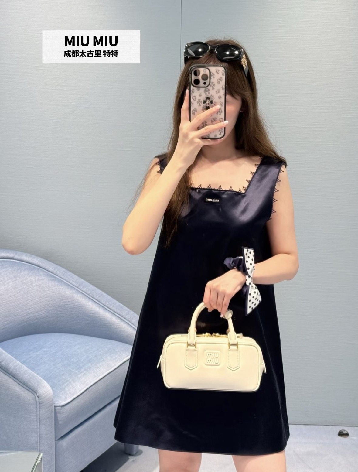 NO:926571,New spring/summer 26 Miu* satin dress  It has a delicate and soft luster, the edge of the square collar is embellished with exquisite zigzag lace, and the brand label on the chest has a low-key logo style. The loose A-line version is not tight and can cover the waist and abdomen fat, and the short version lengthens the leg line. Wear it alone and you will feel lazy.  Elegant, wear a denim jacket to create a casual look, suitable for daily appointments and short trips, and can easily be worn to create a cool, light and luxurious atmosphere. Ready 36/38/40,,miumiu,skirts,jackets  & coats,1986090926春夏新品 Miu*缎面连衣裙 泛着细腻柔亮光泽,方领边缘点缀精致锯齿蕾丝花边,胸口品牌布标低调标识格调.宽松A字版型不贴身紧绷,能巧妙遮掩腰腹赘肉,短款版型拉长腿部线条.单穿自带慵懒贵气,外搭牛仔外套可打造休闲穿搭,适配日常赴约、短途出行,轻松穿出清冷轻奢的精致氛围感现货36/38/40,,miumiu,skirts,jackets & coats,,Women's clothing