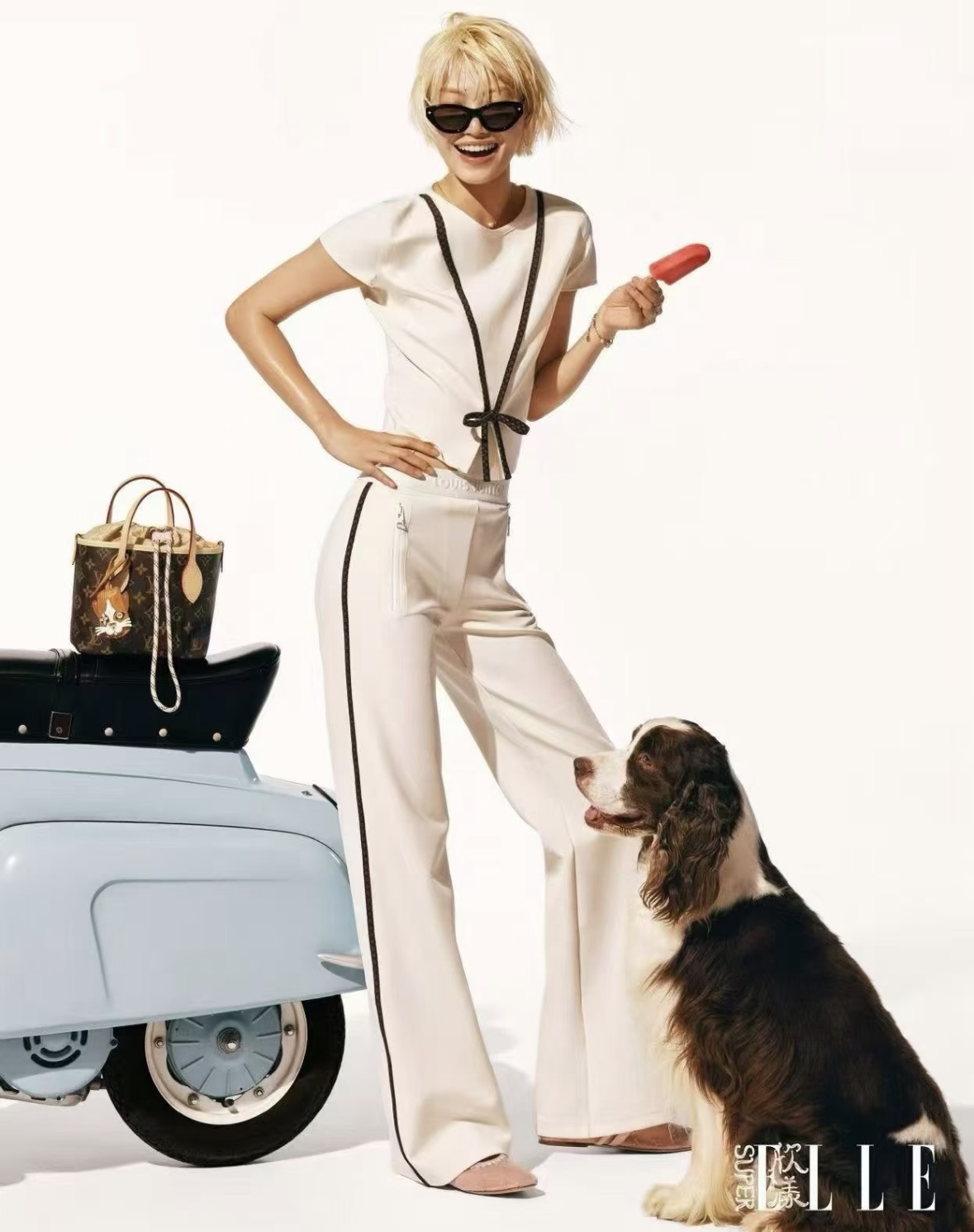 NO:931040,26 new spring and summer casual trousers are available in black and white, with a soft and delicate drape. The elasticated waist with embossed brand letters fits the waist and abdomen without restraint. The side zipper pockets are both beautiful and practical. The smooth micro-flare trousers modify the leg shape, elongate the overall proportion, and the smooth fabric is not easy to wrinkle. The simple and light luxury version is suitable for all kinds of tops, suitable for commuting and leisure, and is low-key and shows the French high-end relaxation. Ready in stock smL,,1986090926春夏新品 休闲长裤 黑白双色可选,自带柔光细腻垂感.压印品牌字母松紧腰,贴合腰腹无束缚,侧边拉链口袋兼顾美观实用性.流畅微喇裤型修饰腿型,拉长整体比例,顺滑面料不易起皱.简约轻奢版型适配各类上衣,通勤休闲皆可驾驭,低调尽显法式高级松弛感.现货smL,,,Women's clothing