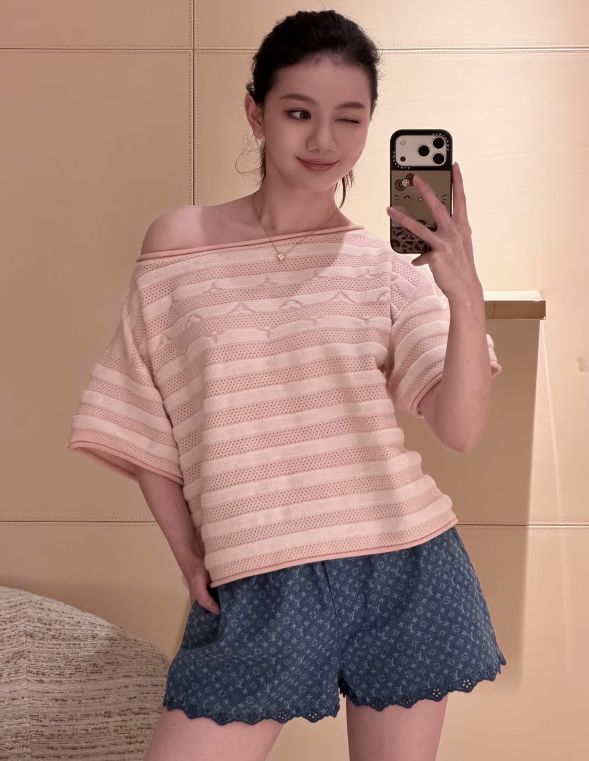 NO:935169,New products for early autumn 26. Pink and white striped hollow knitted short-sleeves, soft peach pink to gently reduce age, breathable mesh texture with a refreshing summer feel. Layered stripes with exquisite wavy jacquard, round neck and cuffs with delicate and elegant hemming, short version optimizes body proportions. Soft and waxy knitting is light and not stuffy, simple off-shoulder three-quarter sleeves modify the arms, suitable for matching with skirts and jeans, sweet but not greasy, showing a gentle and delicate girly and light luxury atmosphere. Ready in stock  smL,,skirts,jeans,T-shirt,1986090926早秋新品 粉白条纹镂空针织短袖,柔和蜜桃粉温柔减龄,透气网眼织纹自带清爽夏日感.层次条纹搭配精致波浪提花,圆领与袖口包边细腻考究,短款版型优化身材比例.软糯针织轻盈不闷,简约落肩五分袖修饰手臂,搭配半裙、牛仔裤都适配,甜而不腻,尽显温柔精致少女轻奢氛围.现货 smL,,skirts,jeans,T-shirt,,Women's clothing
