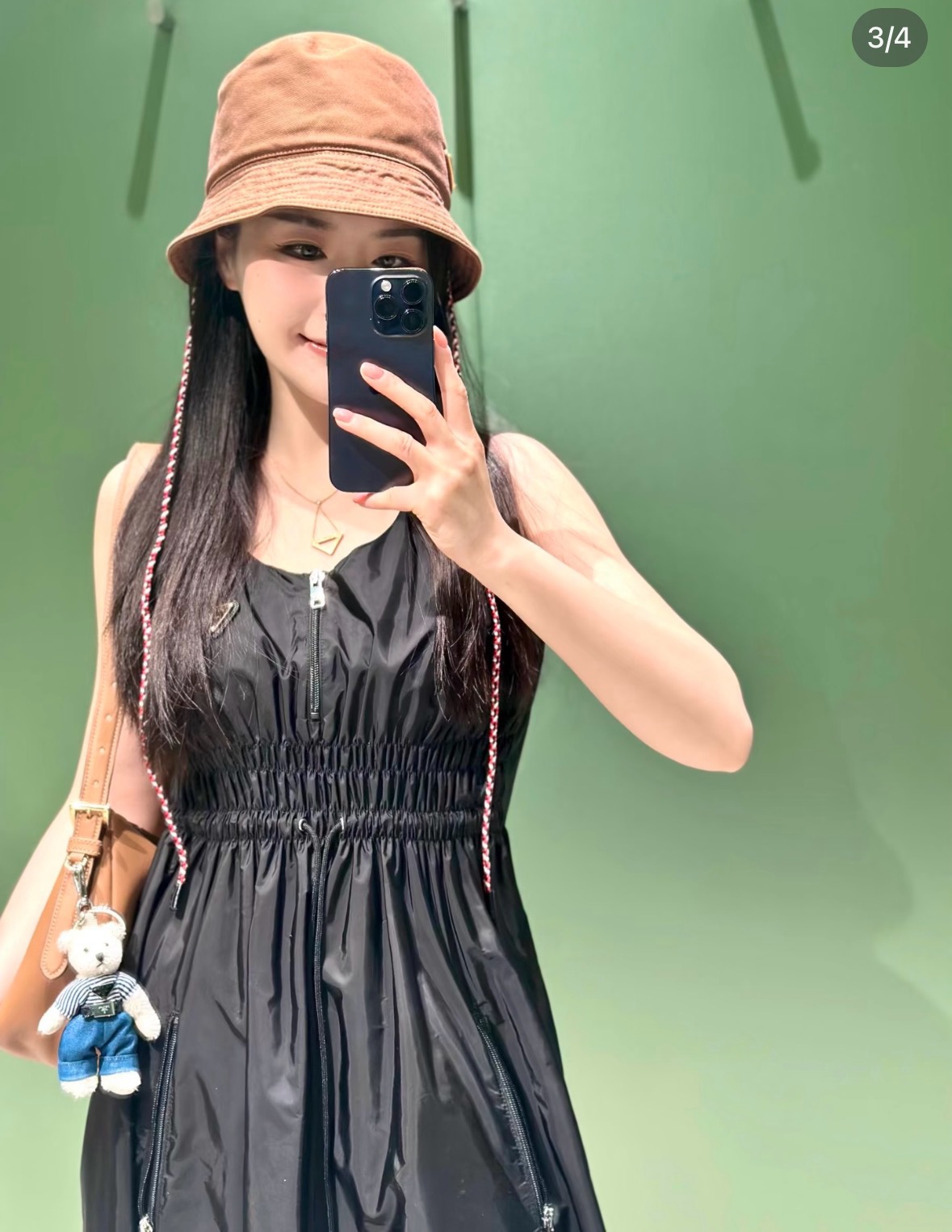 프라다 리사이클 나일론 하프 지퍼 V넥 원피스 상세 이미지 2