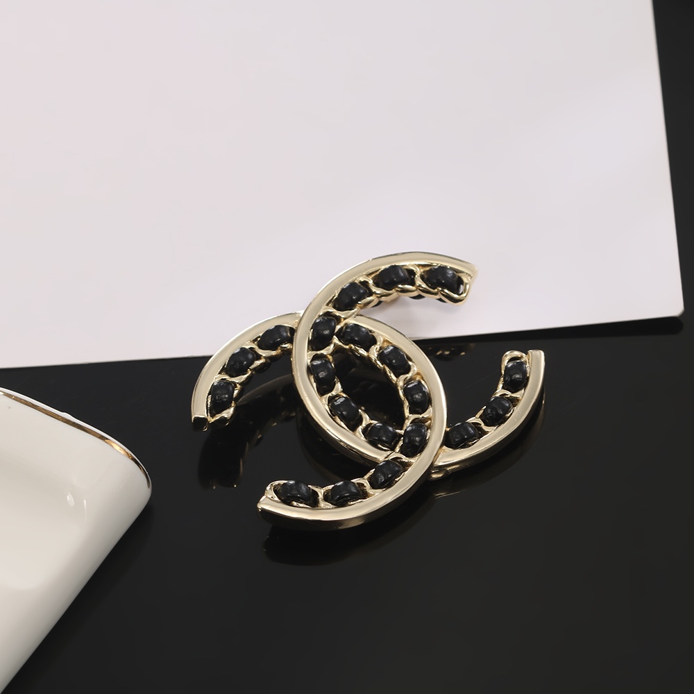 chanel gold black strass cc brooch
