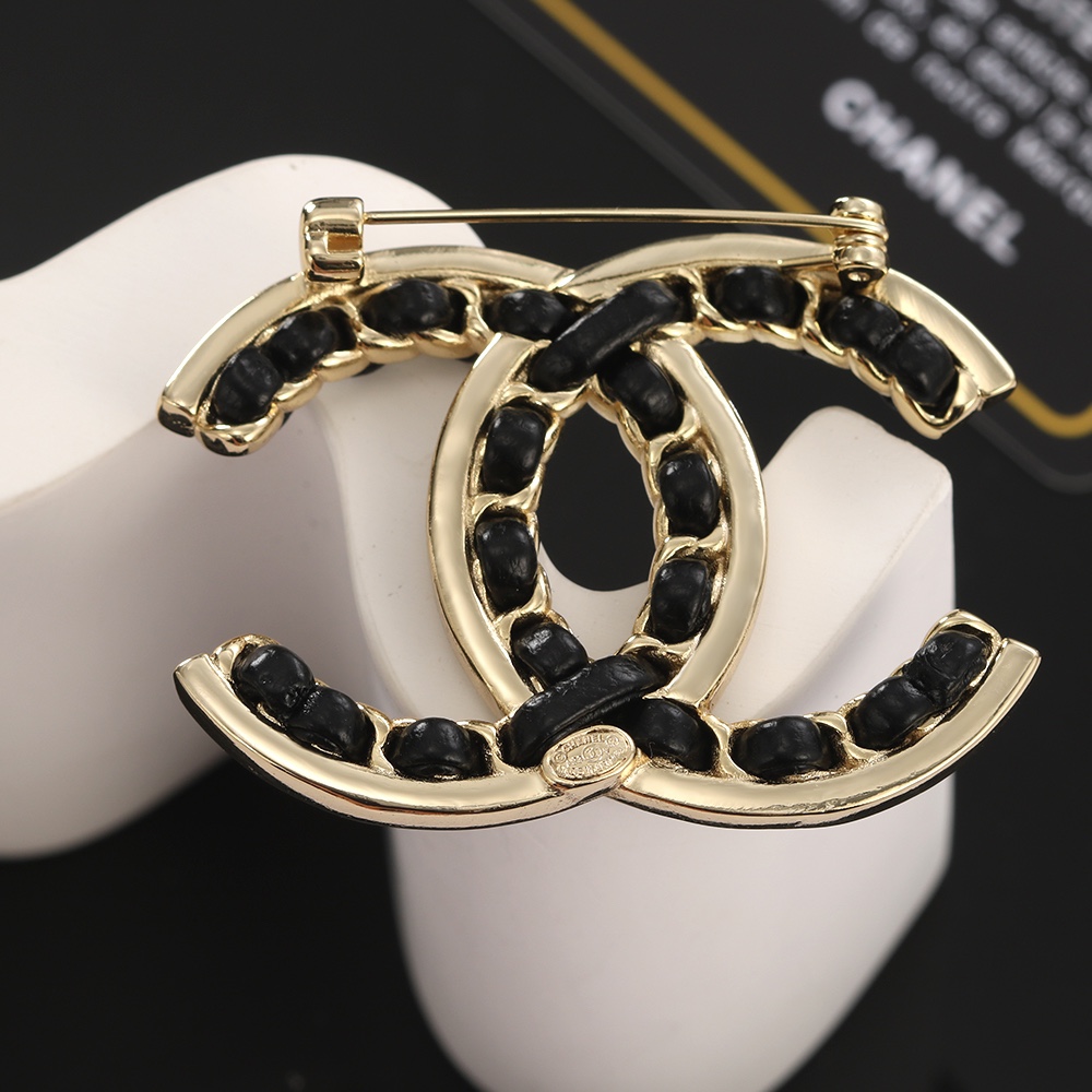 chanel gold black strass cc brooch