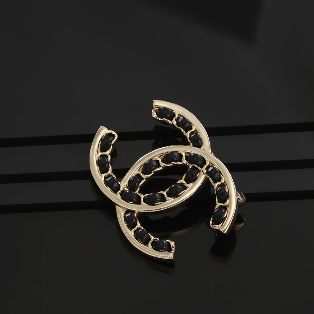 chanel gold black strass cc brooch