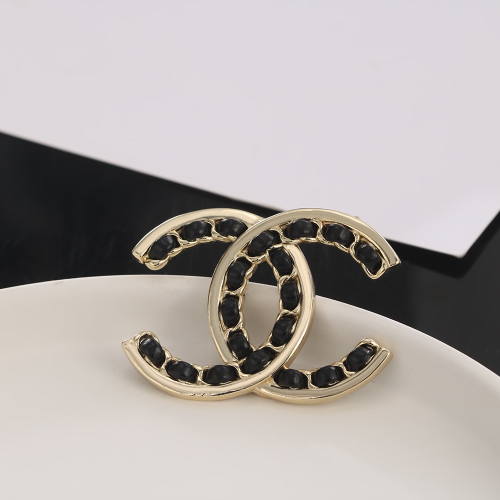 chanel gold black strass cc brooch