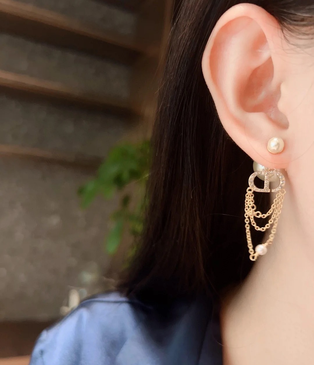 迪奥热销新款珍珠耳钉 上新❣不是市面上的普货💖重工电度360°无死角😍体现迪奥标志简单大方🎀每一处细节都