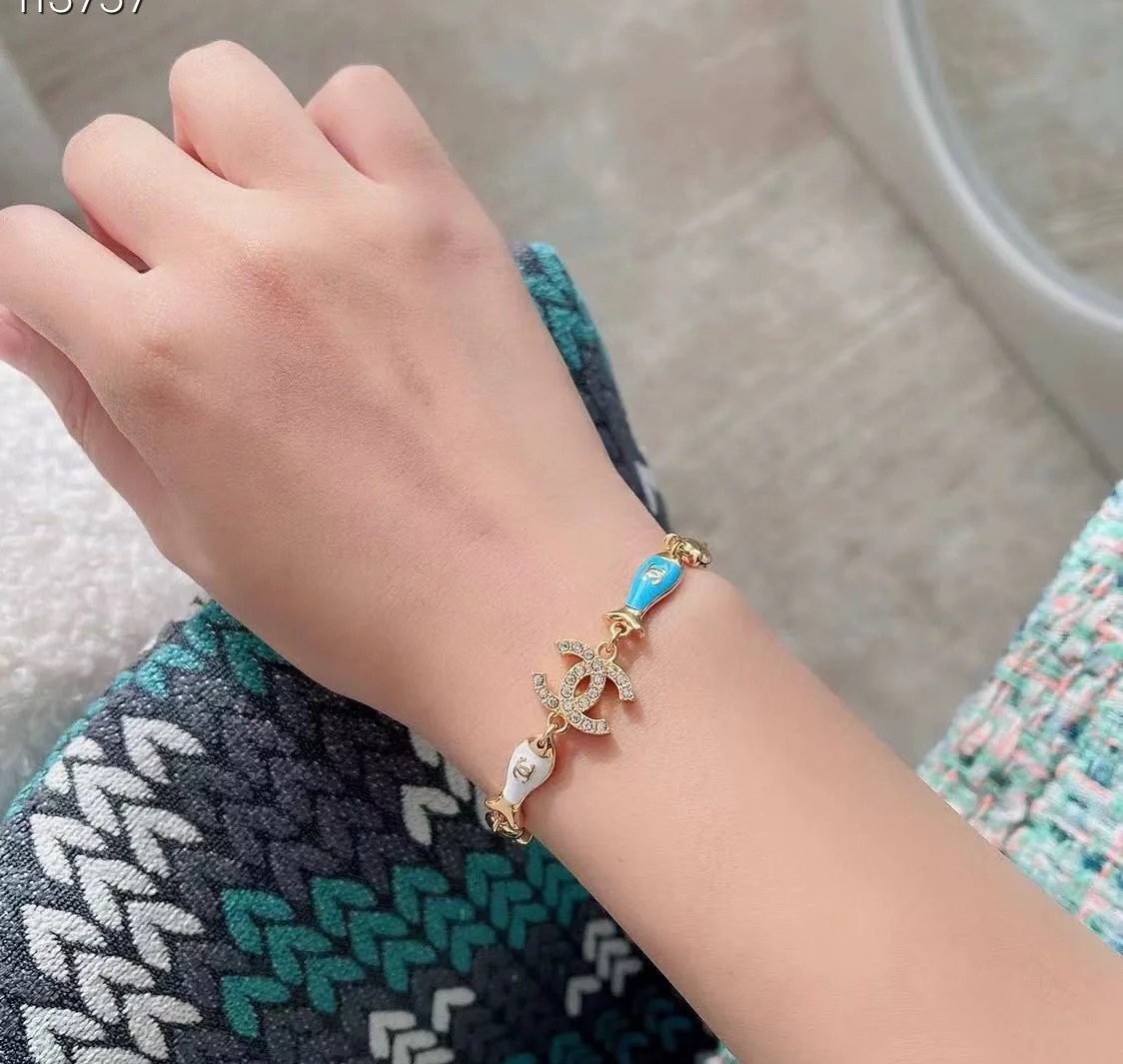 
项链 手链55 海洋系列香奈儿Chanel最新款小鱼儿项链手链 色彩鲜艳，滴油蓝白搭配💄精钢保色超个性