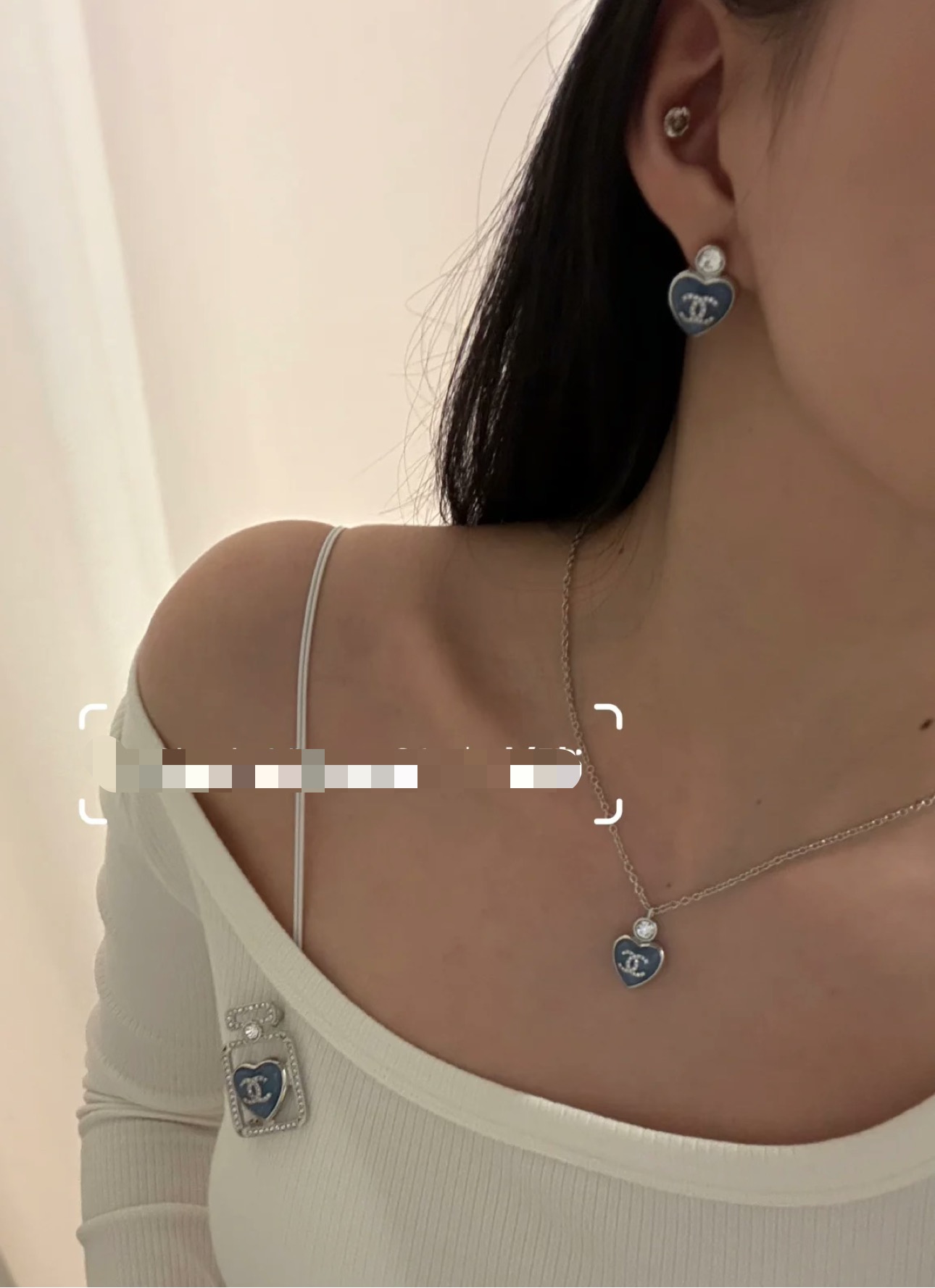  CHANEL 香奈儿心桃蓝色项链，高端品质，专柜同材质，做工精致细腻，重工版本，简约大方温文尔雅，特别