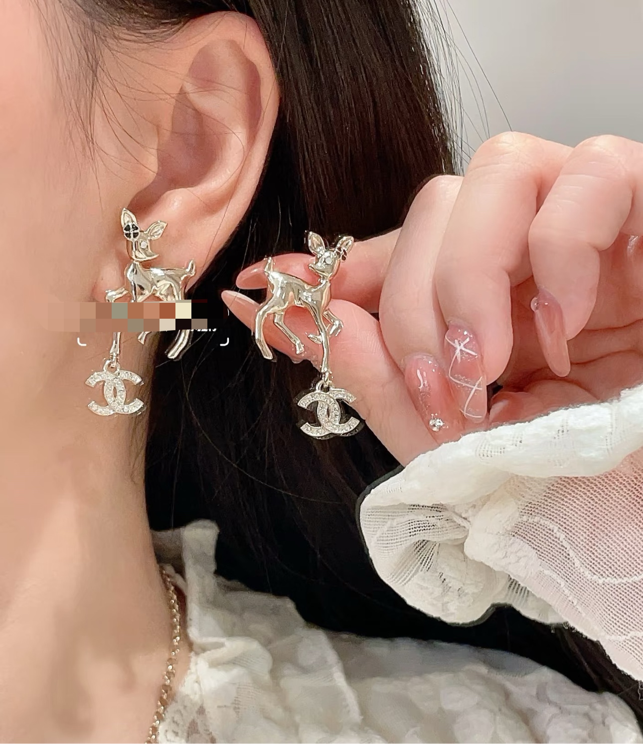  香奈儿小鹿耳环 紧追潮流早春耳钉🌟🌟 不管你是圆脸还是长脸拆下自己配系有意想不到的惊喜，修饰脸型利器，