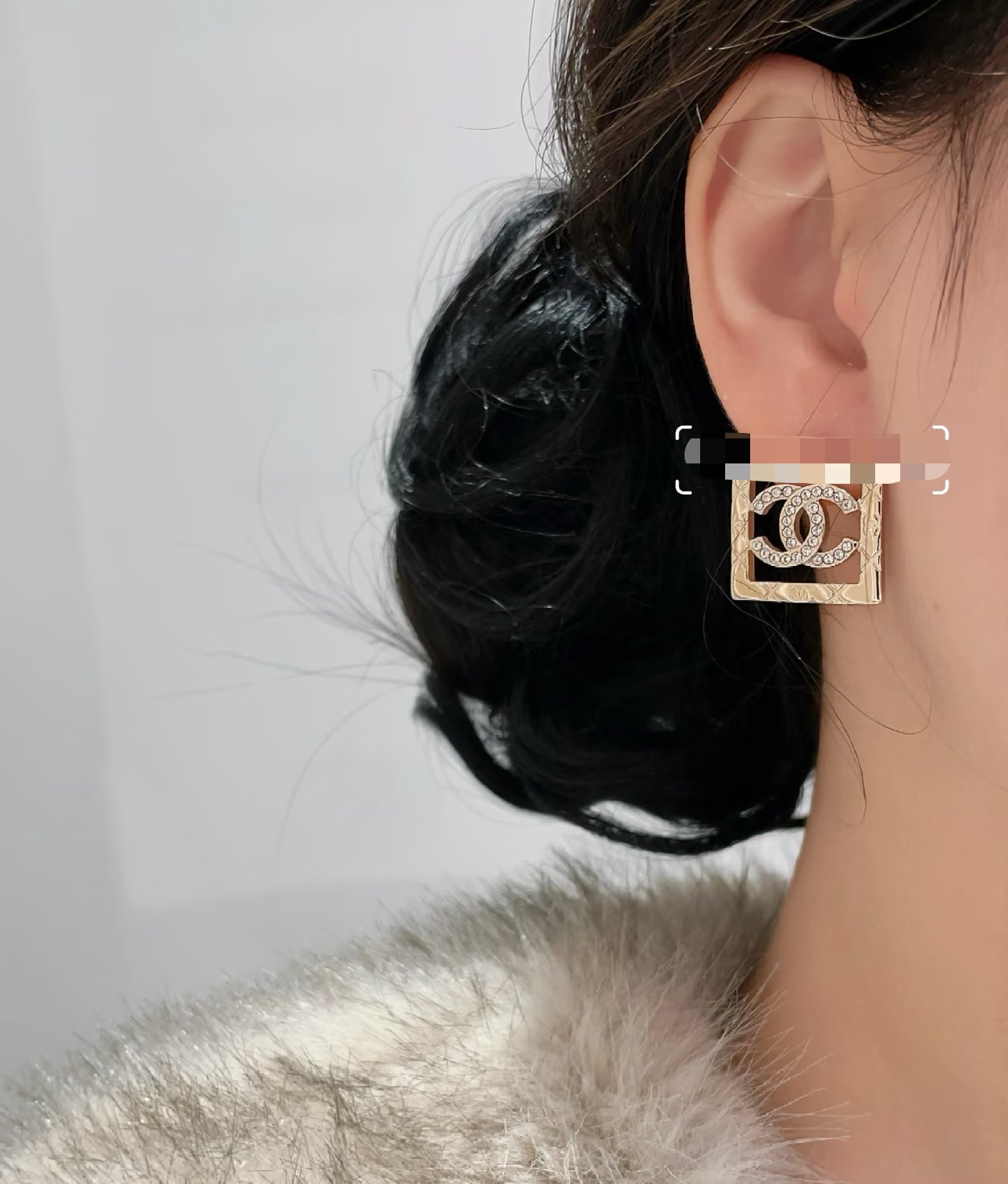  香奈儿方形耳环 紧追潮流早春耳钉🌟🌟 不管你是圆脸还是长脸拆下自己配系有意想不到的惊喜，修饰脸型利器，