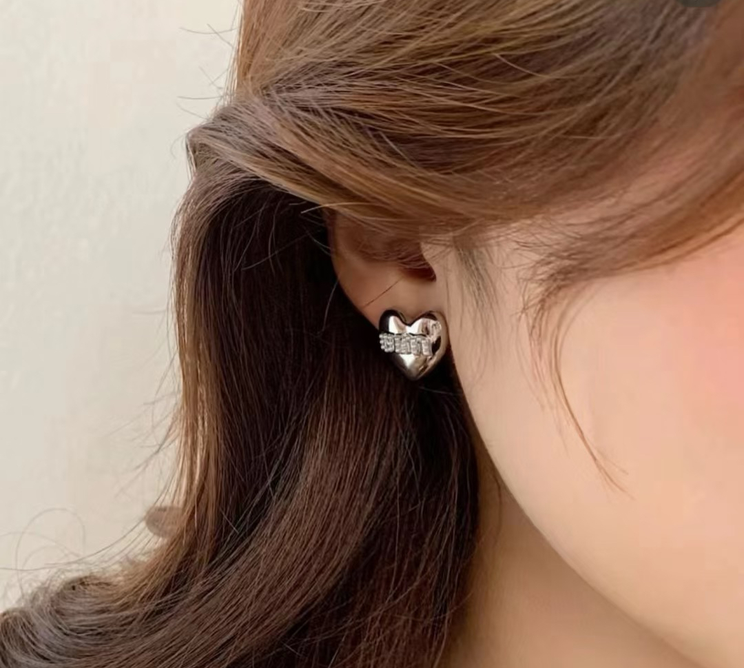  Miu Miu 缪缪 心桃耳钉 耳环  原版材质 纯银针 质感饱满又细致！仿若无物、煜煜生辉、简洁优雅