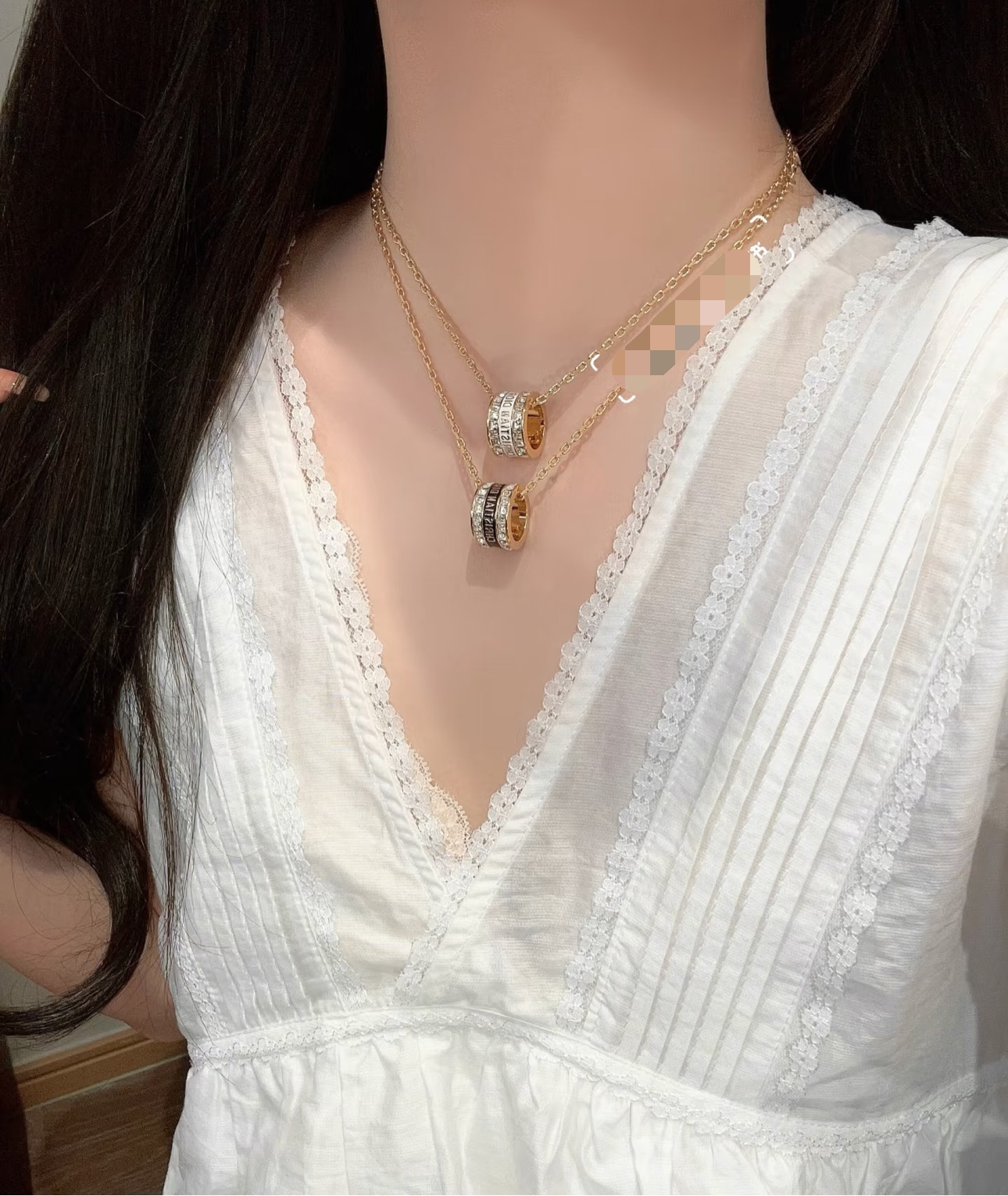  迪奥👼一线大牌都爱的JaDior·迪奥 新品项链硬朗的金属线条满是中性调调街头朋克味道、复古金属质感逆