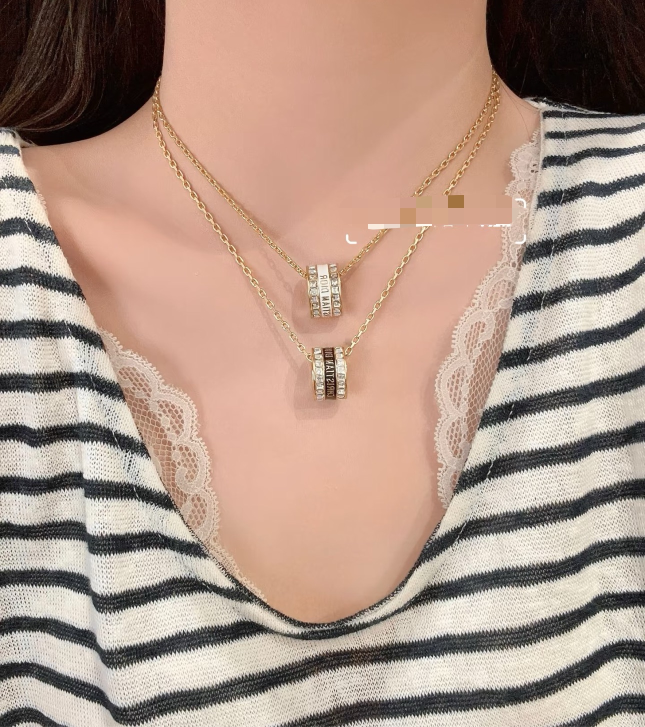  迪奥👼一线大牌都爱的JaDior·迪奥 新品项链硬朗的金属线条满是中性调调街头朋克味道、复古金属质感逆
