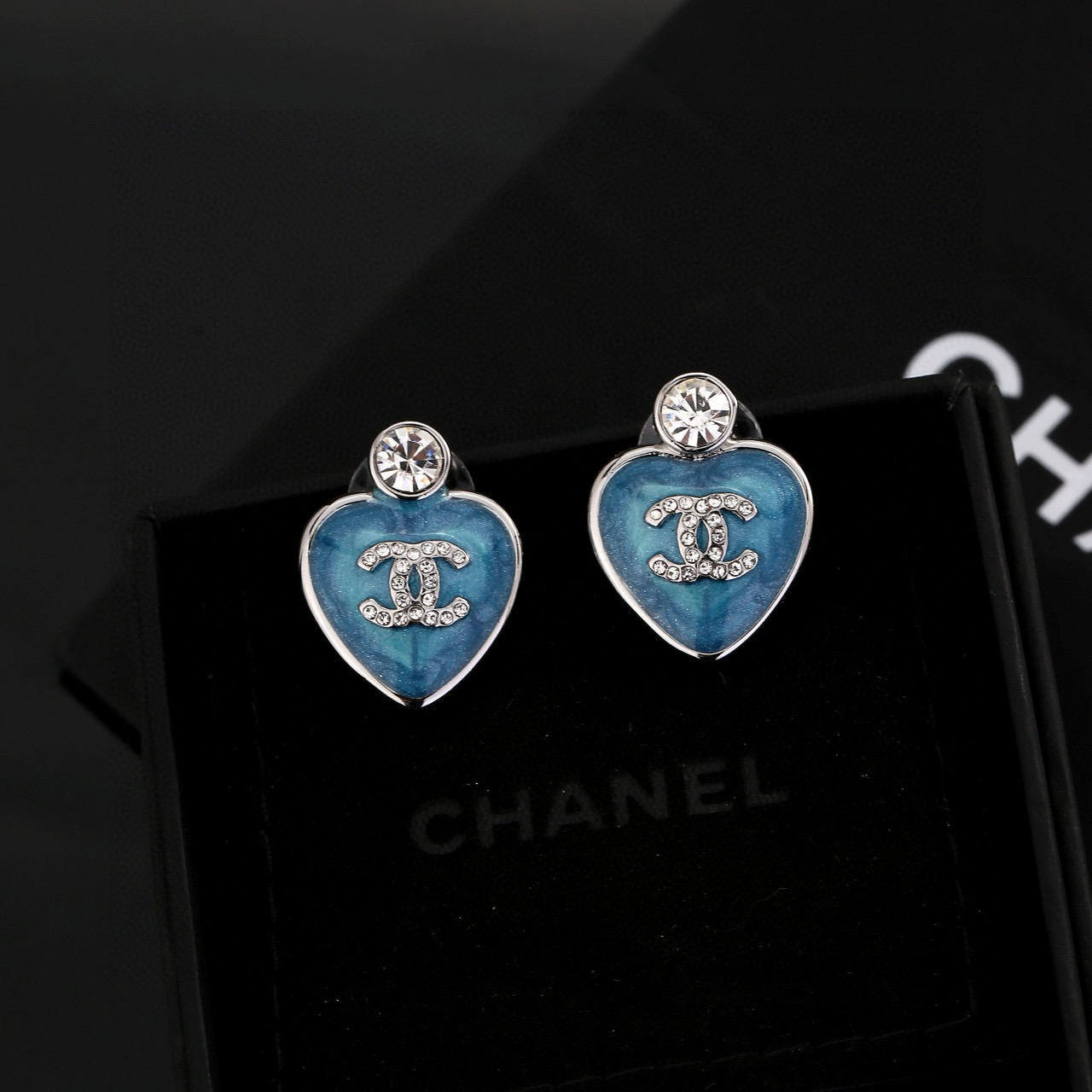 Chanel 香奈儿心桃耳环 紧追潮流早春耳钉 不管你是圆脸还是长脸拆下自己配系有意想不到的惊喜