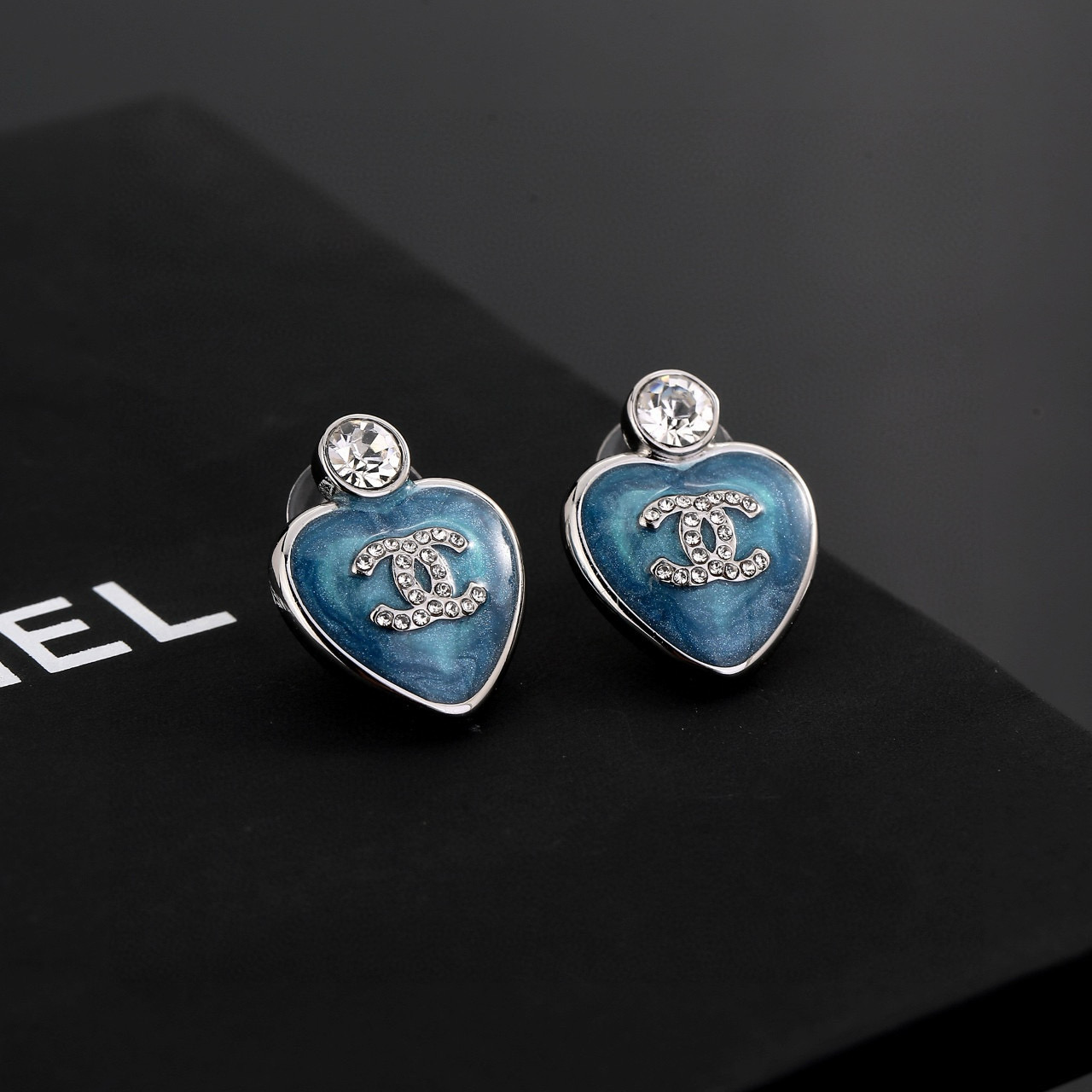 Chanel 香奈儿心桃耳环 紧追潮流早春耳钉 不管你是圆脸还是长脸拆下自己配系有意想不到的惊喜