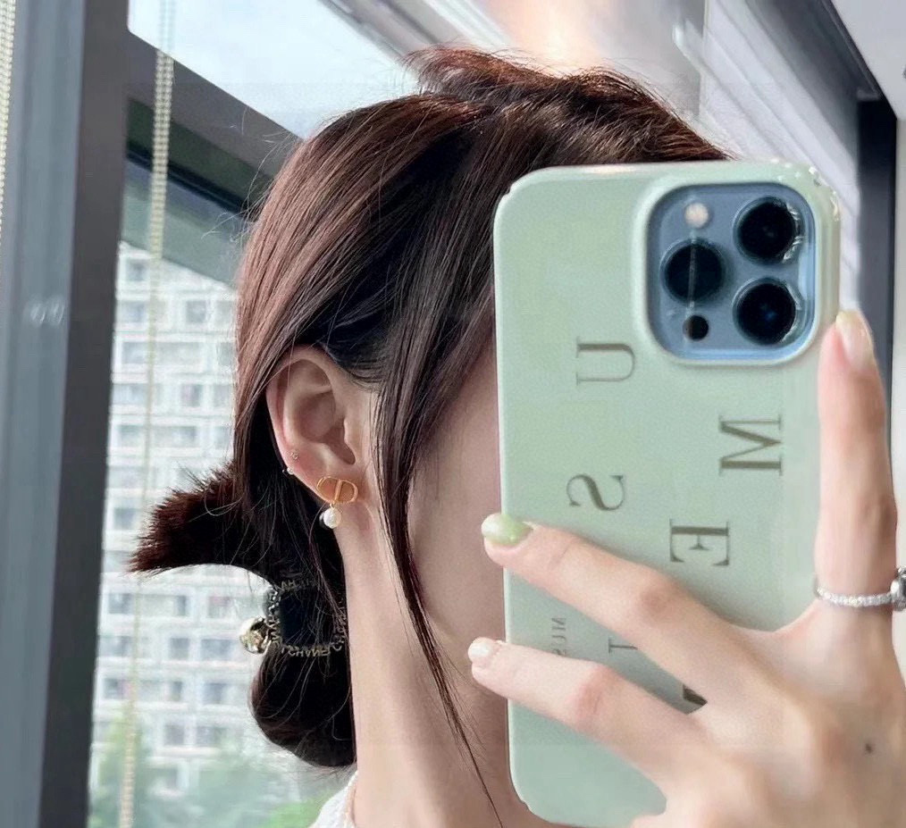 Dior 最新 迪奥火爆 各路 爆 dior 系列 cd字母珍珠耳环耳钉 官网最新 同步 Dior耳钉