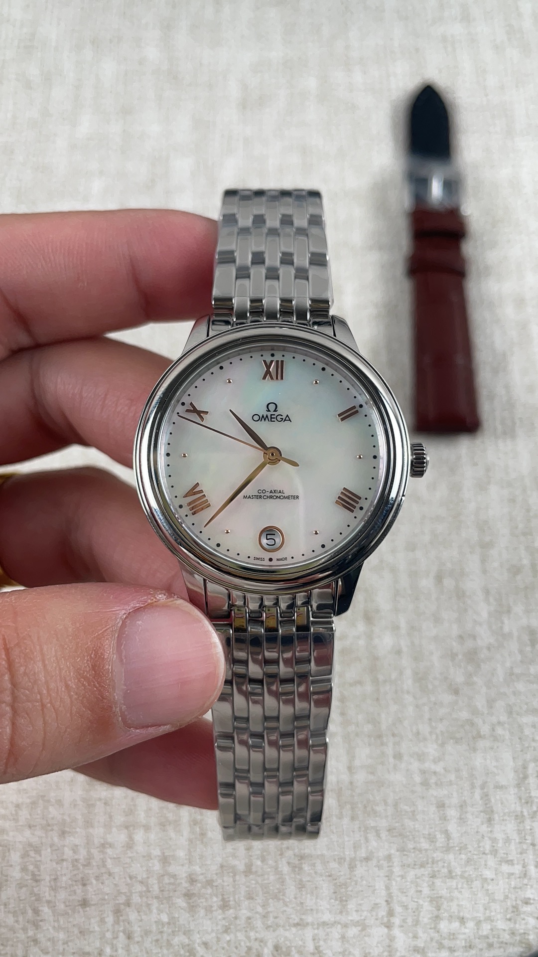 NO:157268,Omega women's butterfly Fallopian Fritillaria!  , omega19860909欧米茄女款蝶飞贝母面！,,omega,Watch