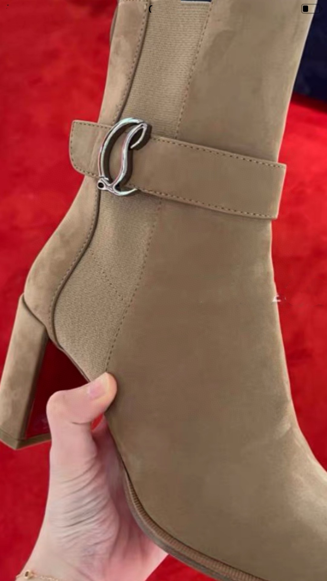 NO:337377,High-end customized 2025 autumn and winter boot series!  H8.5Cm, size 35-42. Genuine leather extended strips, large bottom, leather heel. 319-13 nude deer leather, private mold buckle. Official website synchronization. 10-inch standard European code Reference: 319-13 Color:brown Material:cowhide Lining:sheep leather Heel height:8.5Cm Sole:leather sole Size:EUR 35-42 (US 4-11):,,christian louboutin,boots19860909高端订制 2025秋冬靴系列！ H8.5Cm,尺码35-42码.真皮延条大底,层皮跟.319－13裸色鹿皮,私模扣.官网同步.10寸 标准欧码 Reference:319－13 Color:brown Material:cowhide Lining:sheep leather Heel heigh:8.5Cm Sole:leather sole Size:EUR 35－42（US 4一11) :,,christian louboutin,boots,Women's Shoes