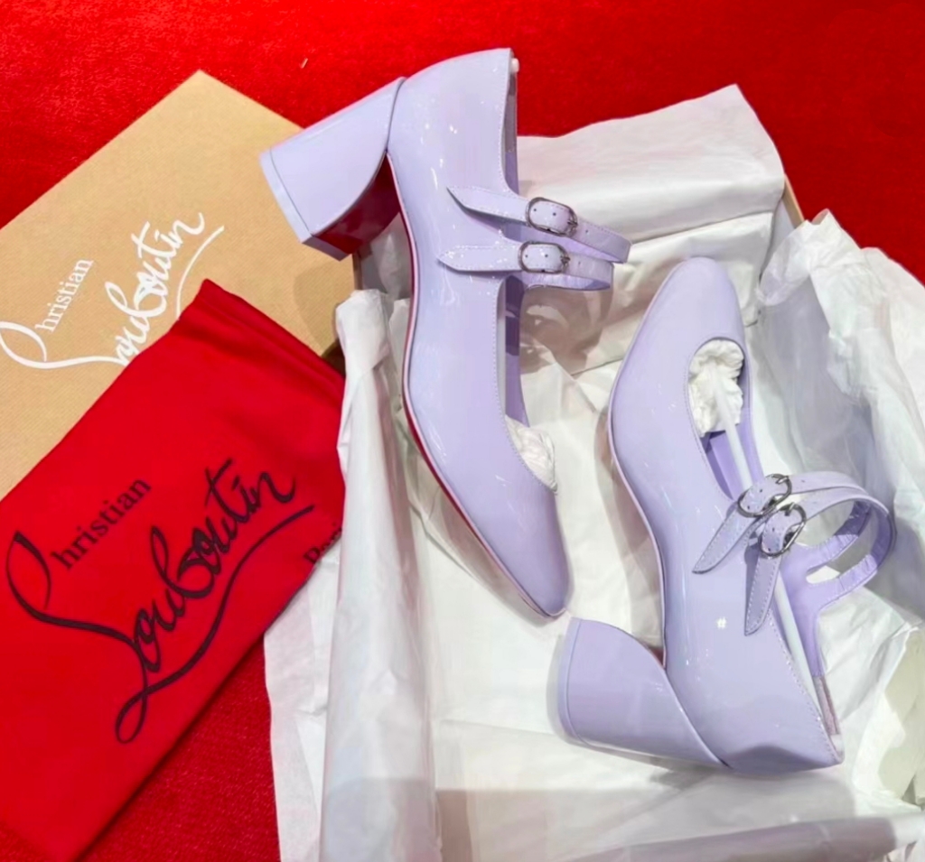 NO:337269,High-end customized autumn and winter classic series!  H: 5.5Cm size 34-43. Genuine leather big sole. 44021-003 light purple slim leather, light purple sheepskin. Official website synchronization. Official website picture Standard European code Reference: 44021-003 Color:purple/purple Material:patent Lining:red goat leather Heel height:5.5Cm Sole:leather sole Size:EU 34-43 (US 4-11):,,christian louboutin,sheepskin,Leather soles19860909高端订制 秋冬精典款系列！ H:5.5Cm尺码34-43码.真皮大底 .44021－003浅紫色柒皮,浅紫色羊皮里.官网同步. 官网图 标准欧码 Reference:44021-003 Color:purple/purple Material:patent Lining:red goat leather Heel heigh:5.5Cm Sole:leather sole Size:EU 34－43（US 4一11) :,,christian louboutin,sheepskin,Leather soles,Women's Shoes