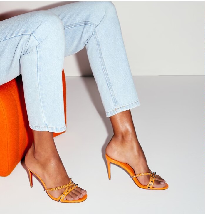 NO:100427,High-end customized 2-year spring and summer classic model H8.5Cm, size 34-42, leather large sole. L39-yellow cowhide, yellow sheepskin, silver large, medium and small rivets, silver copper feet, standard European size. Official website picture Reference:L39- Color:yellow/yellow Material:cowhide Lining:red goat leather Heel height:8.5Cm Sole:leather sole Size:EUR 34-42 (US 4-11):,,christian louboutin,cowhide,sheepskin,Leather soles19860909高端订制2年春夏精典款 H8.5Cm,尺码34-42码,真皮大底.L39-黄色牛皮,黄色羊皮里,银色大中小铆钉,银的铜脚,标准欧码. 官网图 Reference:L39- Color:yellow/yellow Material:cowhide Lining:red goat leather Heel heigh:8.5Cm Sole:leather sole Size:EUR 34－42（US 4一11) :,,christian louboutin,cowhide,sheepskin,Leather soles,Women's Shoes