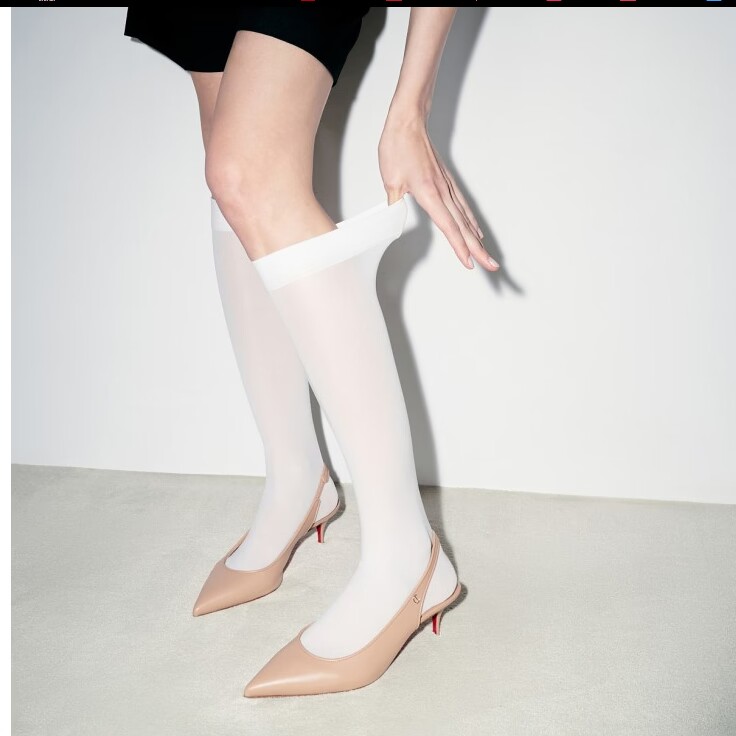 NO:100367,High-end custom classic series!  H5.5Cm, size 35-42. Standard code. Leather big bottom, European code rose] 212-011 nude cowhide, nude sheepskin, silver trademark buckle. Standard European code official website picture Reference:212-011 Color:white/white Material:crocodile leather Lining:goat leather Heel height:5.5Cm Sole:leather sole Size:EU 35-42 (US 4-11):,,christian louboutin,cowhide,sheepskin,Leather soles19860909高端订制 精典款系列！ H5.5Cm,尺码35-42码.标准码.真皮大底,欧码 玫瑰]212-011裸色牛皮,裸色羊皮里,银商标扣.标准欧码 官网图 Reference:212-011 Color:white/white Material:crocodile leather Lining:goat leather Heel heigh:5.5Cm Sole:leather sole Size:EU 35－42（US 4一11) :,,christian louboutin,cowhide,sheepskin,Leather soles,Women's Shoes