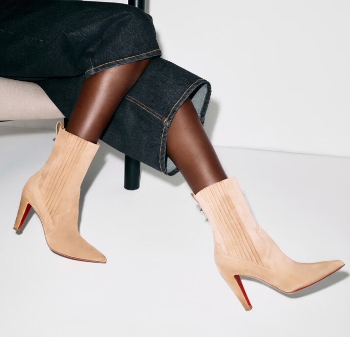 NO:100354,High-end customized autumn and winter boot series!  H8.5Cm, size 34-43. Private mold trademark zipper.X893-003.Apricot deer leather, apricot sheepskin, leather large tiles, official website picture.10-inch boots Standard European size Reference:X893-003 Color:nude Material:veau velours Lining:goat leather Heel height:8.5Cm Sole:leather sole Size:EUR 34-43 (US 4-11):,,christian louboutin,boots,sheepskin19860909高端订制 秋冬靴系列！ H8.5Cm,尺码34-43码.私模商标拉链 .X893-003.杏色鹿皮,杏羊皮里,真皮大厎,官网图.10寸靴 标准欧码 Reference:X893-003 Color:nude Material:veau velours Lining:goat leather Heel heigh:8.5Cm Sole:leather sole Size:EUR 34－43（US 4一11) :,,christian louboutin,boots,sheepskin,Women's Shoes