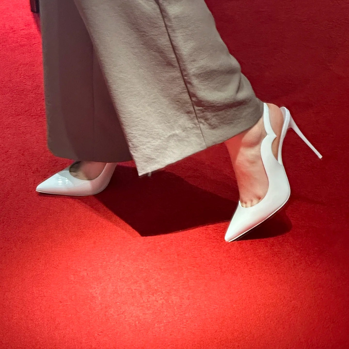 NO:336305,High-end customized autumn and winter fan classic series!  H10Cm, size 34-42. genuine leather large sole. Customized model does not return or exchange. 9024-043A fan white slim leather. Inner sheepskin, white edge. White skin official website synchronization Standard European code Reference: 9024-043A Color:white/white Material:patent Lining:goat leather Heel height:10Cm Sole:leather sole Size:EU 34-42 (US 4-11):,,christian louboutin,sheepskin,Leather soles19860909高端订制一秋冬扇面精典款系列！ H10Cm,尺码34-42码.真皮大底.订制款不退不换9024-043A扇面白色柒皮.自羊皮里,白色边.白色天皮官网同步 标准欧码 Reference:9024-043A Color:white/white Material:patent Lining:goat leather Heel heigh:10Cm Sole:leather sole Size:EU 34－42（US 4一11) :,,christian louboutin,sheepskin,Leather soles,Women's Shoes