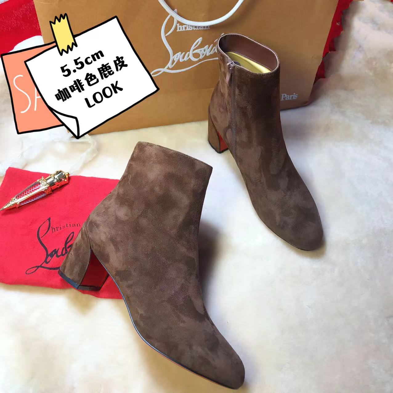 NO:100374,High-end customized autumn and winter boot series!  H5.5Cm, size 35-42. Leather sole, X4021-1, dark brown deer leather. Official website synchronization Standard European code Reference: X4021-1 Color:brown Material:cowhide Lining:sheep leather Heel height:8.5Cm Sole:leather sole Size:EUR 35-42 (US 4-11):,,christian louboutin,boots,Leather soles19860909高端订制 秋冬靴系列！ H5.5Cm,尺码35-42码.真皮大底,,X4021－1,深棕色鹿皮.官网同步 标准欧码 Reference:X4021－1 Color:brown Material:cowhide Lining:sheep leather Heel heigh:8.5Cm Sole:leather sole Size:EUR 35－42（US 4一11) :,,christian louboutin,boots,Leather soles,Women's Shoes