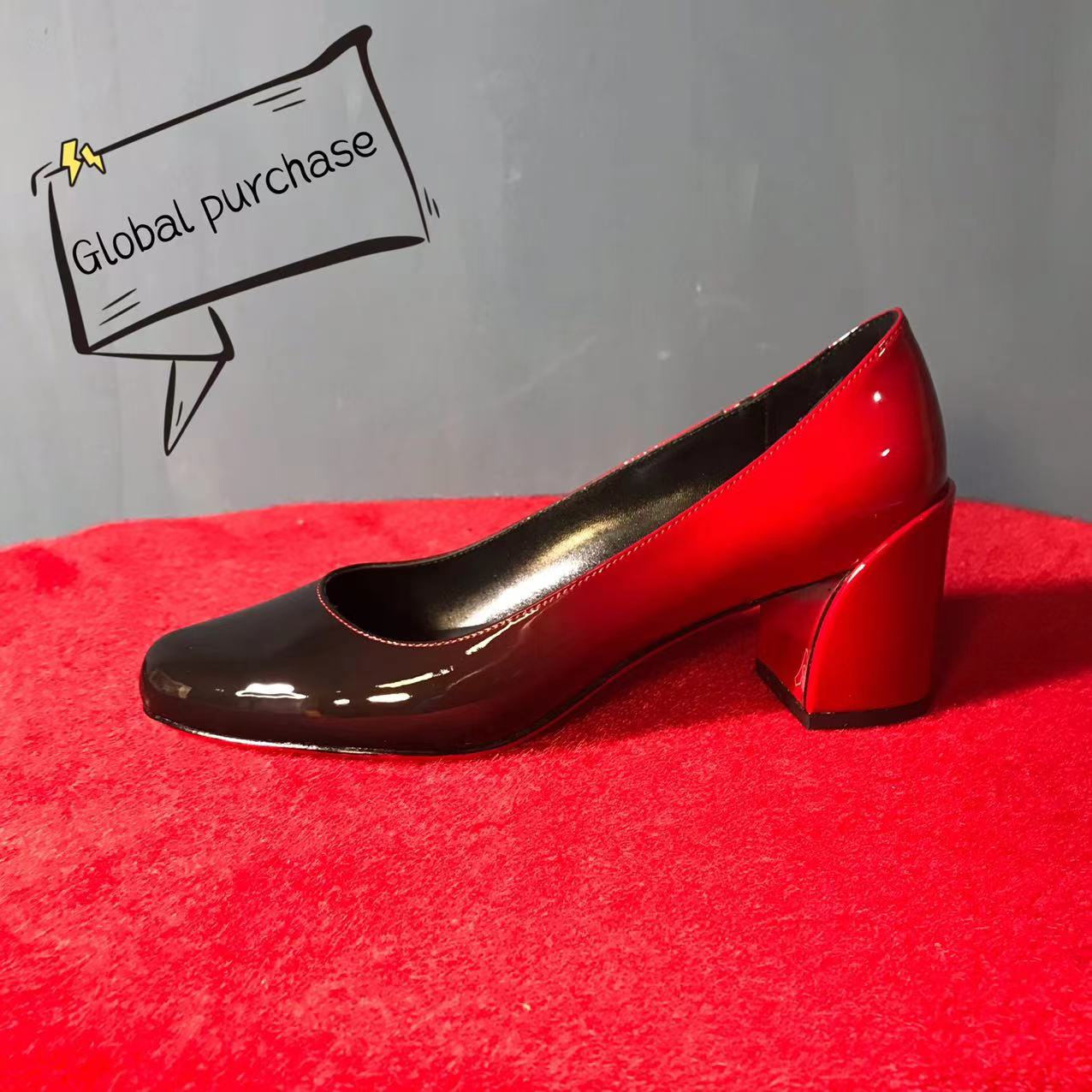 NO:337249,High-end customized autumn and winter classic series! H5.5Cm size 34-43. Genuine leather big sole. 44021-002A. Black and red gradient slim leather, black sheepskin. Big bottom trademark buckle. Official website synchronization Standard European code Reference: 44021-002A Color:red/black Material:patent Lining:red goat leather Heel height:5.5Cm Sole:leather sole Size:EU 34-43 (US 4-11):,,christian louboutin,sheepskin,Leather soles19860909高端订制 秋冬精典款系列！ H5.5Cm尺码34-43码.真皮大底 .44021－002A.黑紅色渐变柒皮,黑色羊皮里.大底商标扣.官网同步 标准欧码 Reference:44021-002A Color:red/black Material:patent Lining:red goat leather Heel heigh:5.5Cm Sole:leather sole Size:EU 34－43（US 4一11) :,,christian louboutin,sheepskin,Leather soles,Women's Shoes