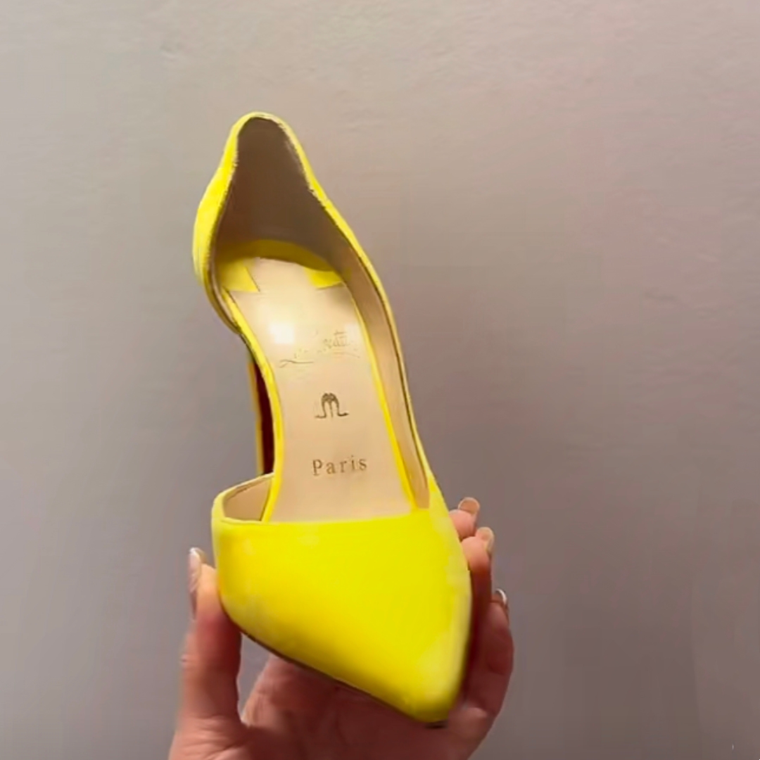 NO:100464,High-end customization 2025 classic series!  H10Cm, size 35-42. Customized without return or exchange.8870-001, twisted lemon yellow deer skin. Apricot sheepskin. Large bottom trademark buckle, official website synchronization Standard European code No:8870-001 Color:yellow Material:veau velours Lining:goat leather Heel height:10Cm Sole:leather sole Size:EUR 35-42 (US 4-11):,,christian louboutin,sheepskin19860909高端订制 2025精典款系列！ H10Cm,尺码35-42码.订制不退不换.8870-001,拧檬黄鹿皮.杏色羊皮里.大底商标扣,官网同步 标准欧码 No:8870-001 Color:yellow Material:veau velours Lining:goat leather Heel heigh:10Cm Sole:leather sole Size:EUR 35－42（US 4一11) :,,christian louboutin,sheepskin,Women's Shoes