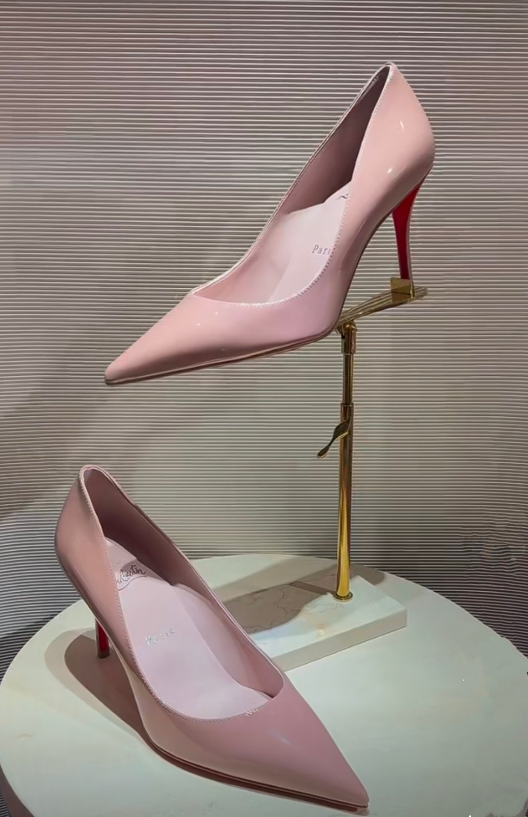 NO:100576,High-end customization 2025 spring and summer classic series!  H8Cm, size 34-42. Genuine leather large sole, custom-made models are not returned or exchanged. 1857-001. Naked pink slim leather. Naked pink sheepskin. Official website picture Standard European code Reference:1857-001 Color:pink/pink Material:patent leather Lining:goat leather Heel height:8cm Sole:leather sole Size:EUR 34-42 (US 4-11):,,christian louboutin,sheepskin,Leather soles19860909高端订制 2025春夏精典款系列！ H8Cm,尺码34-42码. 真皮大底,订制款不退不换.1857-001.裸粉色柒皮.裸粉色羊皮里.官网图 标准欧码 Reference:1857-001 Color:pink/pink Material:patent leather Lining:goat leather Heel heigh:8cm Sole:leather sole Size:EUR 34－42（US 4一11) :,,christian louboutin,sheepskin,Leather soles,Women's Shoes