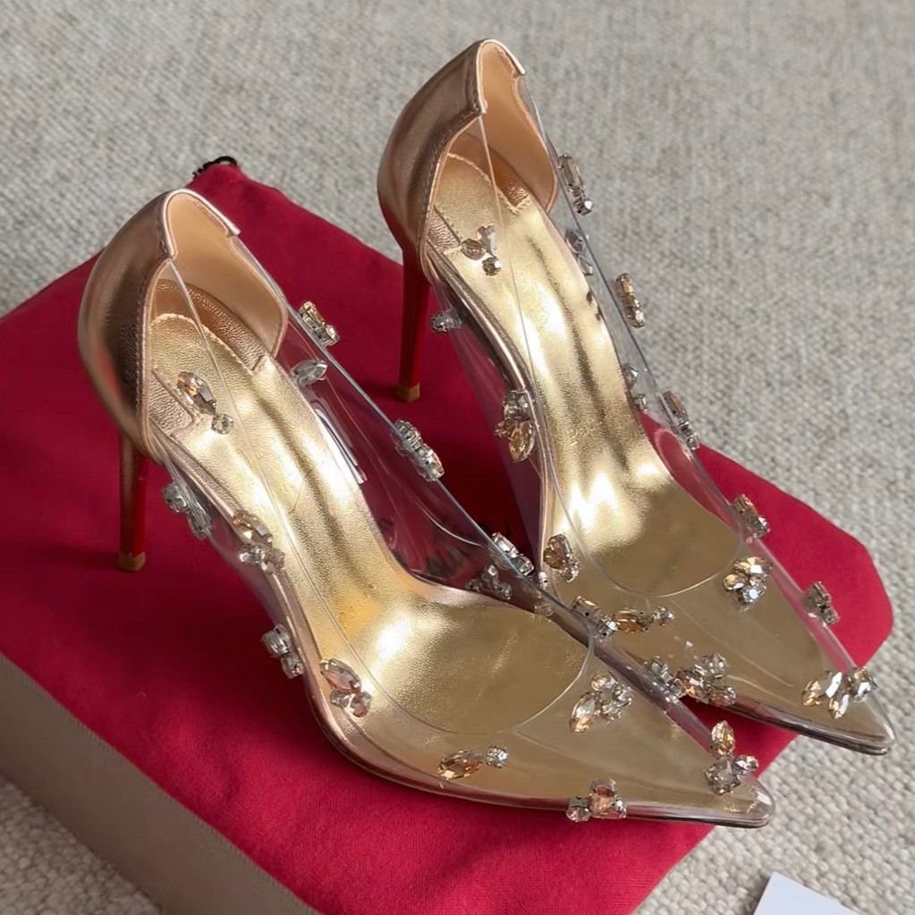 NO:100458,High-end customization 2025 Spring and Summer Diamond Ceremony Shoes Series! H10Cm, size 34-42. 9033-051.Champagne golden cowhide. Crystal yellow imitation diamond, champagne golden sheepskin. Customized model, no return or exchange. Standard European code Reference:9033-051 Color:gold/gold Material:diamond Lining:fluorescent goat leather Heel height:10cm Sole:leather sole Size:EU 34-42 (US 4-11):,,christian louboutin,cowhide,sheepskin19860909高端订制 2025春夏鑽石精典礼鞋款系列！ H10Cm,尺码34-42码. 9033－051.香檳金色牛皮.水晶黄仿奥钻,香檳金色羊皮里.订制款,不退不换 标准欧码 Reference:9033-051 Color:gold/gold Material:diamond Lining:fluorescent goat leather Heel heigh:10cm Sole:leather sole Size:EU 34－42（US 4一11) :,,christian louboutin,cowhide,sheepskin,Women's Shoes