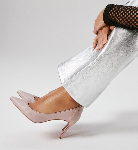 NO:100722,High-end customization 2025 spring and summer classic model H8.5Cm, size 34-42. genuine leather broadsole. 9039-055A. Colorful cowhide. Colorful sheepskin Standard European code Official website picture No:9039-055A Color:coco/coco Material:patent leather Lining:goat leather Heel height:8.5Cm Sole:leather sole Size:EUR 35-42 (US 4-11):,,christian louboutin,cowhide,sheepskin,Leather soles19860909高端订制 2025春夏精典款 H8.5Cm,尺码34-42码.真皮大底.9039-055A.可色牛皮.可色羊皮里 标准欧码 官网图 No:9039-055A Color:coco/coco Material:patent leather Lining:goat leather Heel heigh:8.5Cm Sole:leather sole Size:EUR 35－42（US 4一11) :,,christian louboutin,cowhide,sheepskin,Leather soles,Women's Shoes